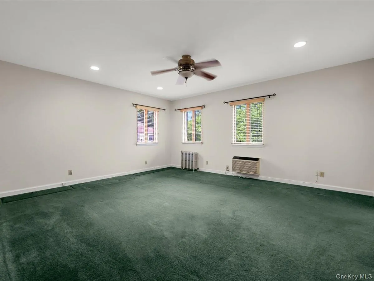 215 MIDDLE NECK Road, North Hempstead, NY, 3 Bedrooms Bedrooms, 6 Rooms Rooms,2 BathroomsBathrooms,Residential,For Rent,MIDDLE NECK,0,1009328 215 MIDDLE NECK Road, North Hempstead, NY, 3 Bedrooms Bedrooms, 6 Rooms Rooms,2 BathroomsBathrooms,Residential,For Rent,MIDDLE NECK,0,1009328