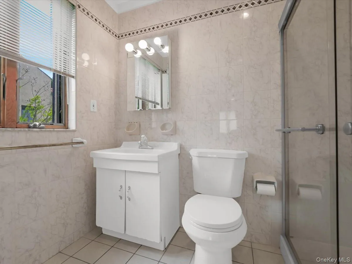 215 MIDDLE NECK Road, North Hempstead, NY, 3 Bedrooms Bedrooms, 6 Rooms Rooms,2 BathroomsBathrooms,Residential,For Rent,MIDDLE NECK,0,1009328 215 MIDDLE NECK Road, North Hempstead, NY, 3 Bedrooms Bedrooms, 6 Rooms Rooms,2 BathroomsBathrooms,Residential,For Rent,MIDDLE NECK,0,1009328