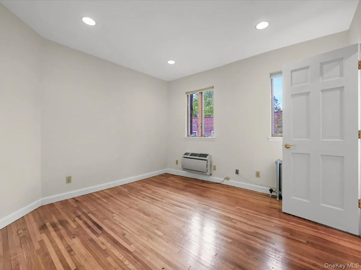 215 MIDDLE NECK Road, North Hempstead, NY, 3 Bedrooms Bedrooms, 6 Rooms Rooms,2 BathroomsBathrooms,Residential,For Rent,MIDDLE NECK,0,1009328 215 MIDDLE NECK Road, North Hempstead, NY, 3 Bedrooms Bedrooms, 6 Rooms Rooms,2 BathroomsBathrooms,Residential,For Rent,MIDDLE NECK,0,1009328