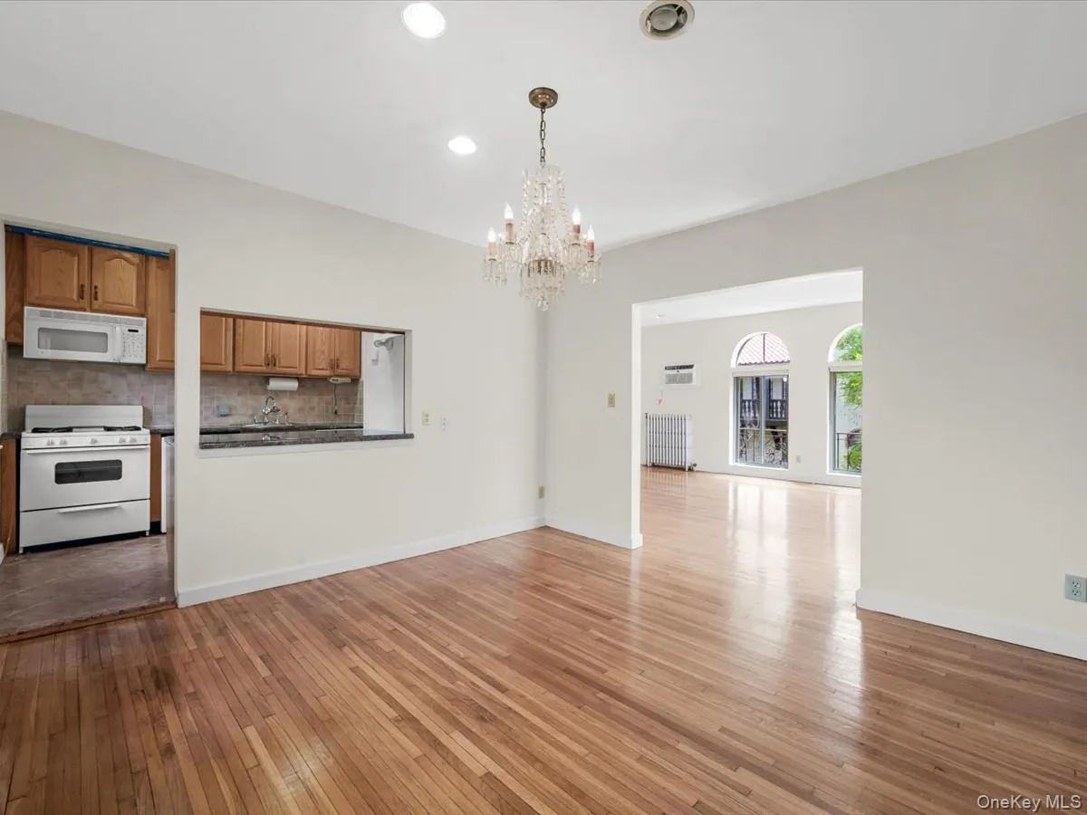 215 MIDDLE NECK Road, North Hempstead, NY, 3 Bedrooms Bedrooms, 6 Rooms Rooms,2 BathroomsBathrooms,Residential,For Rent,MIDDLE NECK,0,1009328 215 MIDDLE NECK Road, North Hempstead, NY, 3 Bedrooms Bedrooms, 6 Rooms Rooms,2 BathroomsBathrooms,Residential,For Rent,MIDDLE NECK,0,1009328