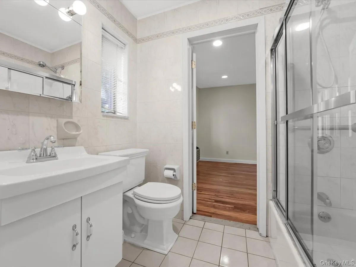 215 MIDDLE NECK Road, North Hempstead, NY, 3 Bedrooms Bedrooms, 6 Rooms Rooms,2 BathroomsBathrooms,Residential,For Rent,MIDDLE NECK,0,1009328 215 MIDDLE NECK Road, North Hempstead, NY, 3 Bedrooms Bedrooms, 6 Rooms Rooms,2 BathroomsBathrooms,Residential,For Rent,MIDDLE NECK,0,1009328