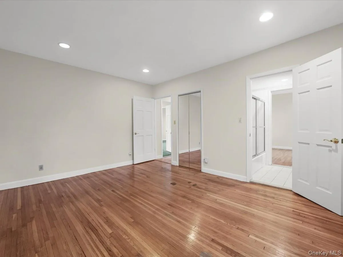 215 MIDDLE NECK Road, North Hempstead, NY, 3 Bedrooms Bedrooms, 6 Rooms Rooms,2 BathroomsBathrooms,Residential,For Rent,MIDDLE NECK,0,1009328 215 MIDDLE NECK Road, North Hempstead, NY, 3 Bedrooms Bedrooms, 6 Rooms Rooms,2 BathroomsBathrooms,Residential,For Rent,MIDDLE NECK,0,1009328