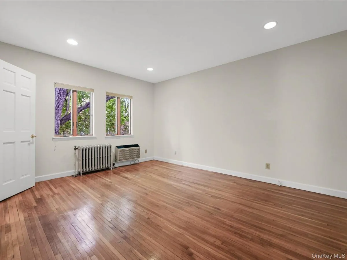 215 MIDDLE NECK Road, North Hempstead, NY, 3 Bedrooms Bedrooms, 6 Rooms Rooms,2 BathroomsBathrooms,Residential,For Rent,MIDDLE NECK,0,1009328 215 MIDDLE NECK Road, North Hempstead, NY, 3 Bedrooms Bedrooms, 6 Rooms Rooms,2 BathroomsBathrooms,Residential,For Rent,MIDDLE NECK,0,1009328