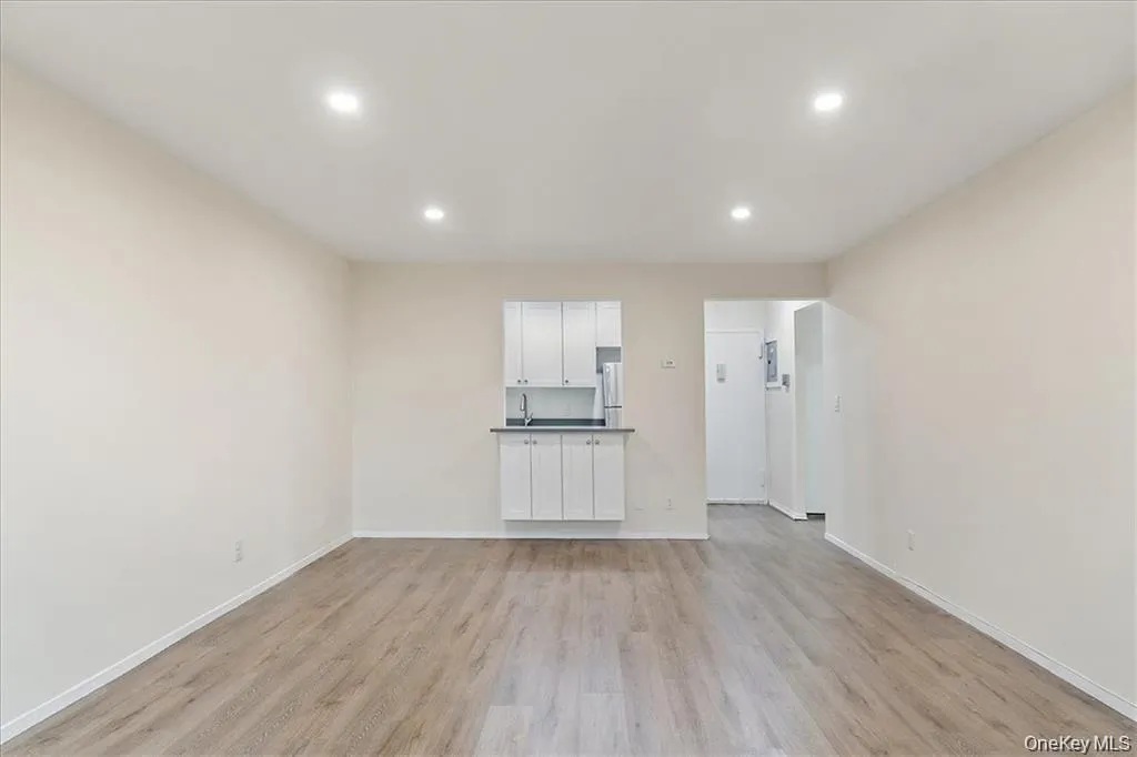 142 Trenchard Street, Yonkers, NY, 1 Bedroom Bedrooms, 4 Rooms Rooms,1 BathroomBathrooms,Residential Lease,For Rent,Trenchard,0,1009332 142 Trenchard Street, Yonkers, NY, 1 Bedroom Bedrooms, 4 Rooms Rooms,1 BathroomBathrooms,Residential Lease,For Rent,Trenchard,0,1009332