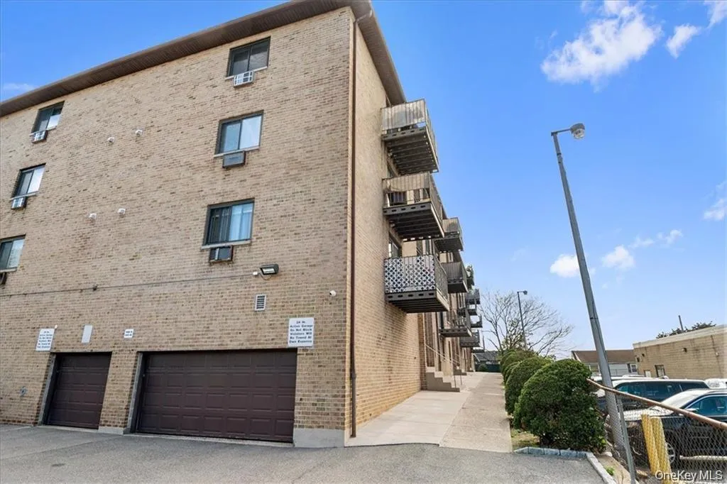 142 Trenchard Street, Yonkers, NY, 1 Bedroom Bedrooms, 4 Rooms Rooms,1 BathroomBathrooms,Residential Lease,For Rent,Trenchard,0,1009332 142 Trenchard Street, Yonkers, NY, 1 Bedroom Bedrooms, 4 Rooms Rooms,1 BathroomBathrooms,Residential Lease,For Rent,Trenchard,0,1009332
