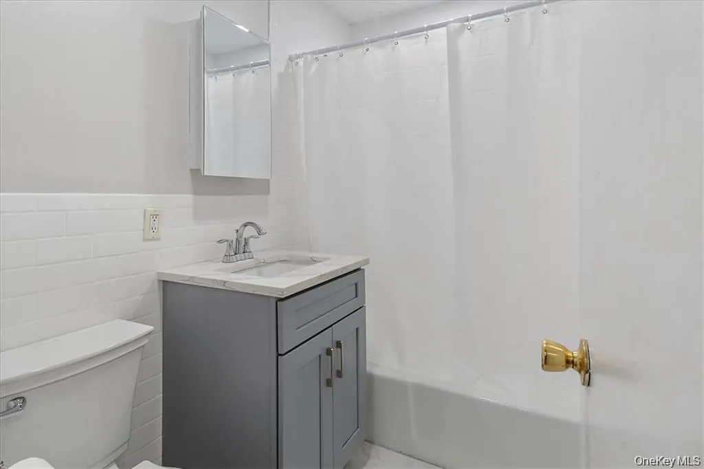 142 Trenchard Street, Yonkers, NY, 1 Bedroom Bedrooms, 4 Rooms Rooms,1 BathroomBathrooms,Residential Lease,For Rent,Trenchard,0,1009332 142 Trenchard Street, Yonkers, NY, 1 Bedroom Bedrooms, 4 Rooms Rooms,1 BathroomBathrooms,Residential Lease,For Rent,Trenchard,0,1009332