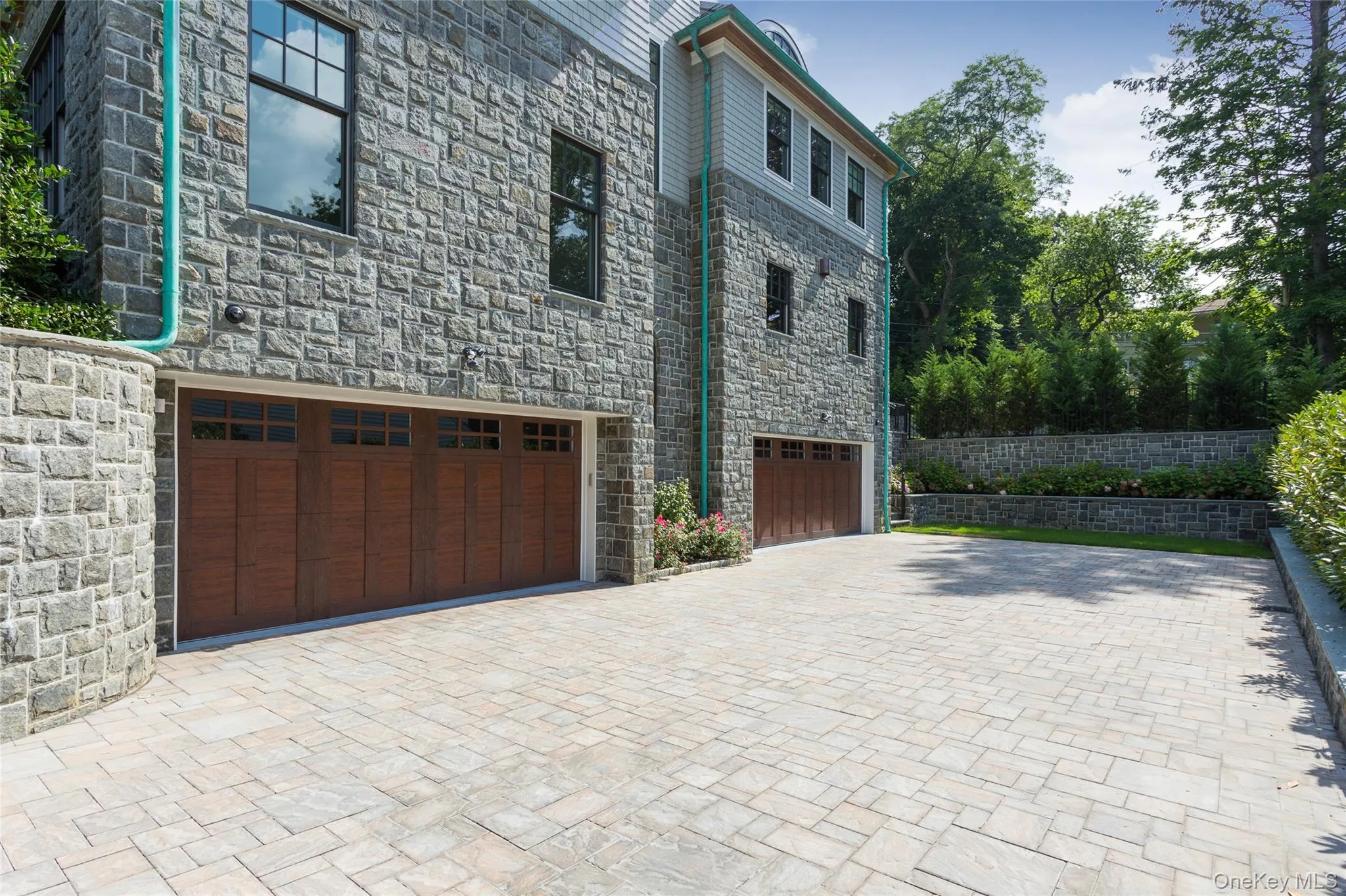 7 Pine Drive, North Hempstead, NY, 6 Bedrooms Bedrooms, 11 Rooms Rooms,6 BathroomsBathrooms,Residential,For Rent,Pine,0,1009341 7 Pine Drive, North Hempstead, NY, 6 Bedrooms Bedrooms, 11 Rooms Rooms,6 BathroomsBathrooms,Residential,For Rent,Pine,0,1009341