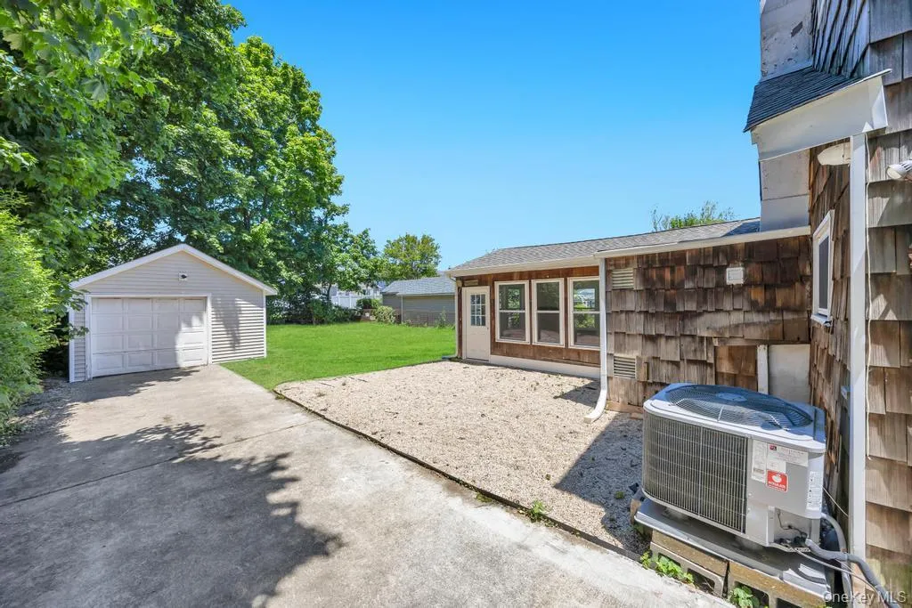 29 Pearsall Street, Babylon, NY, 4 Bedrooms Bedrooms, 7 Rooms Rooms,2 BathroomsBathrooms,Residential,For Rent,Pearsall,0,1009346 29 Pearsall Street, Babylon, NY, 4 Bedrooms Bedrooms, 7 Rooms Rooms,2 BathroomsBathrooms,Residential,For Rent,Pearsall,0,1009346