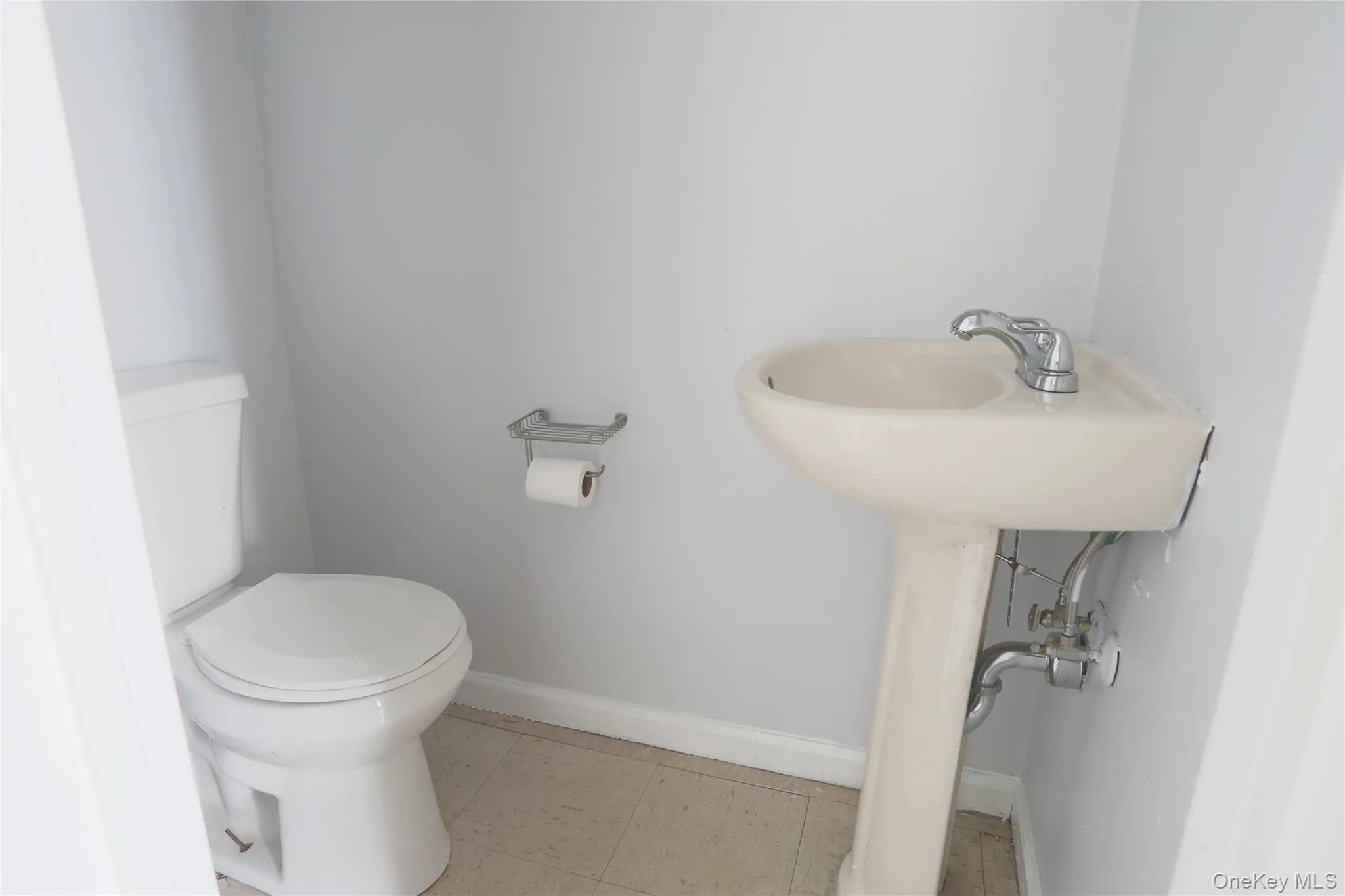3 Valley Forge Court, Brookhaven, NY, 2 Bedrooms Bedrooms, 5 Rooms Rooms,1 BathroomBathrooms,Residential,For Rent,Valley Forge,0,1009354 3 Valley Forge Court, Brookhaven, NY, 2 Bedrooms Bedrooms, 5 Rooms Rooms,1 BathroomBathrooms,Residential,For Rent,Valley Forge,0,1009354