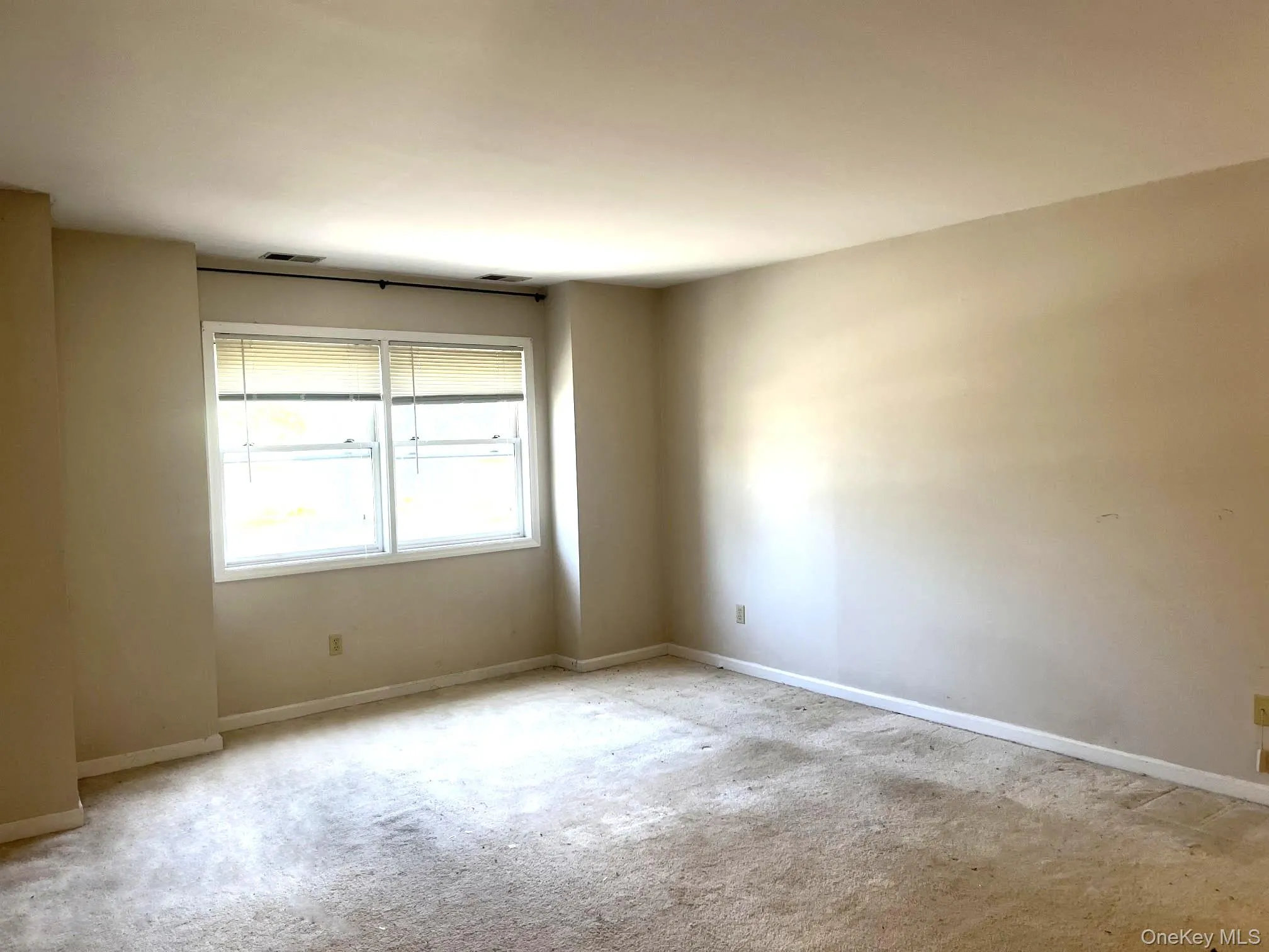 Large Primary Bedroom with ensuite bathroom & walk in closet Large Primary Bedroom with ensuite bathroom & walk in closet