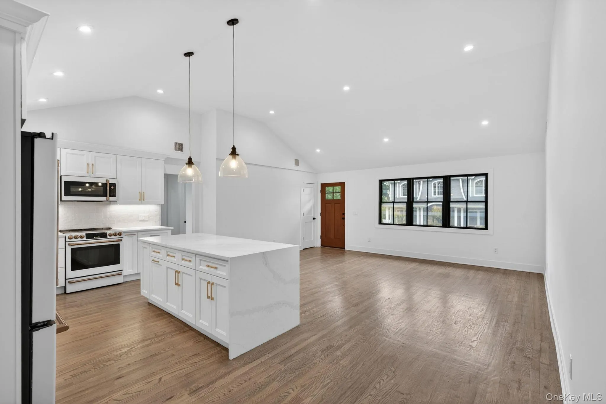 85 Kenneth Avenue, Huntington, NY, 4 Bedrooms Bedrooms, 7 Rooms Rooms,2 BathroomsBathrooms,Residential,For Rent,Kenneth,0,1009359 85 Kenneth Avenue, Huntington, NY, 4 Bedrooms Bedrooms, 7 Rooms Rooms,2 BathroomsBathrooms,Residential,For Rent,Kenneth,0,1009359