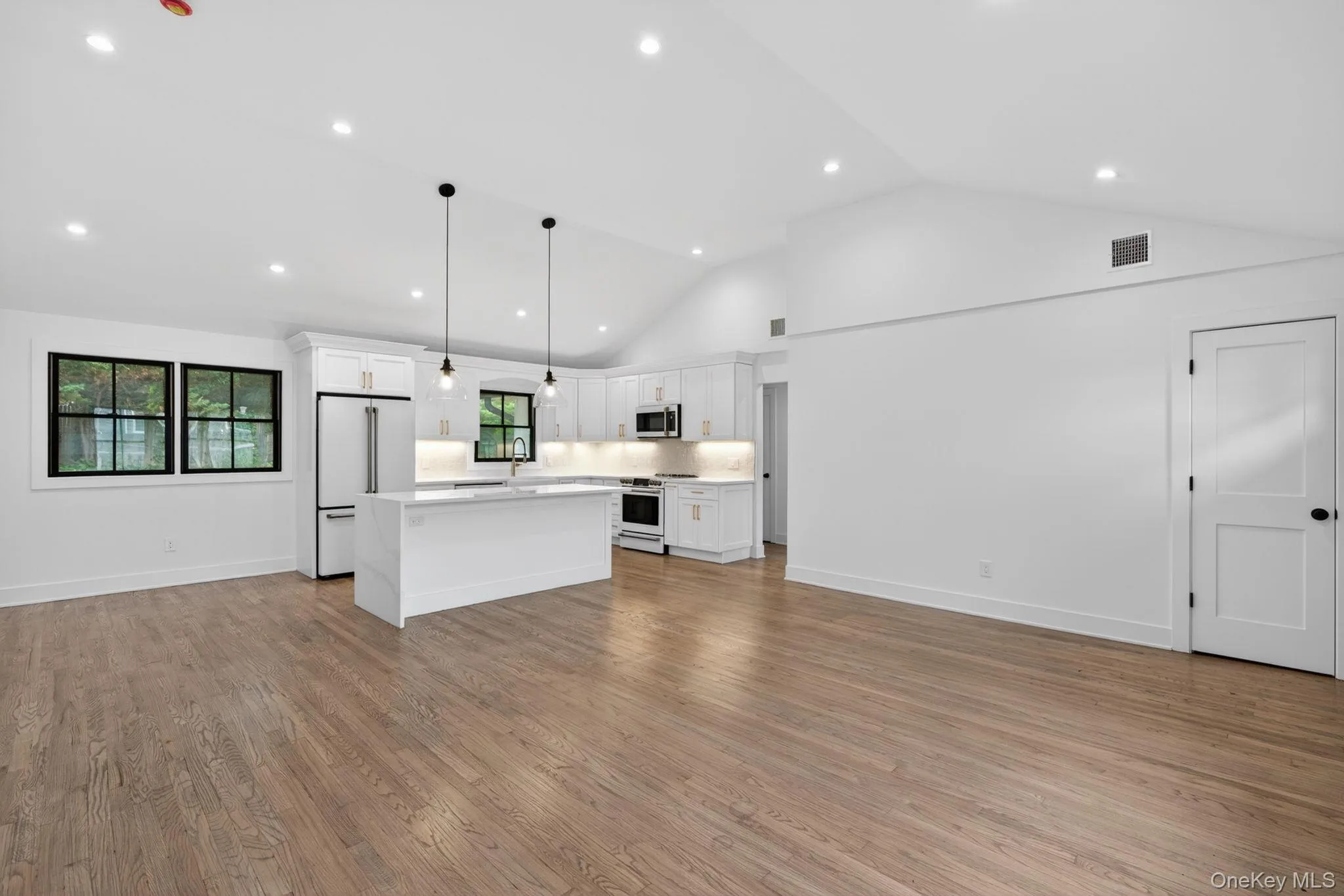 85 Kenneth Avenue, Huntington, NY, 4 Bedrooms Bedrooms, 7 Rooms Rooms,2 BathroomsBathrooms,Residential,For Rent,Kenneth,0,1009359 85 Kenneth Avenue, Huntington, NY, 4 Bedrooms Bedrooms, 7 Rooms Rooms,2 BathroomsBathrooms,Residential,For Rent,Kenneth,0,1009359