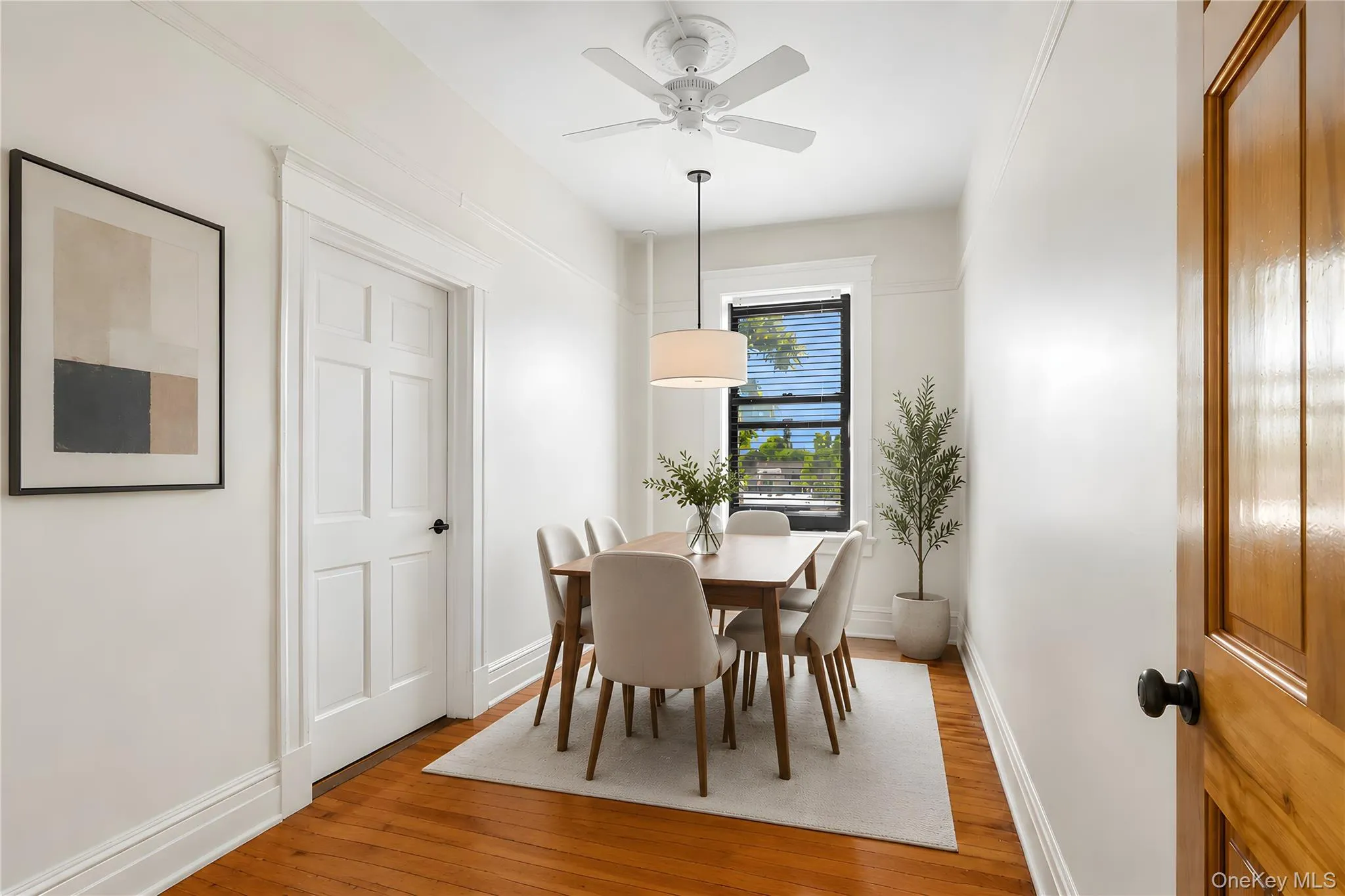 Dining room virtually staged. Dining room virtually staged.