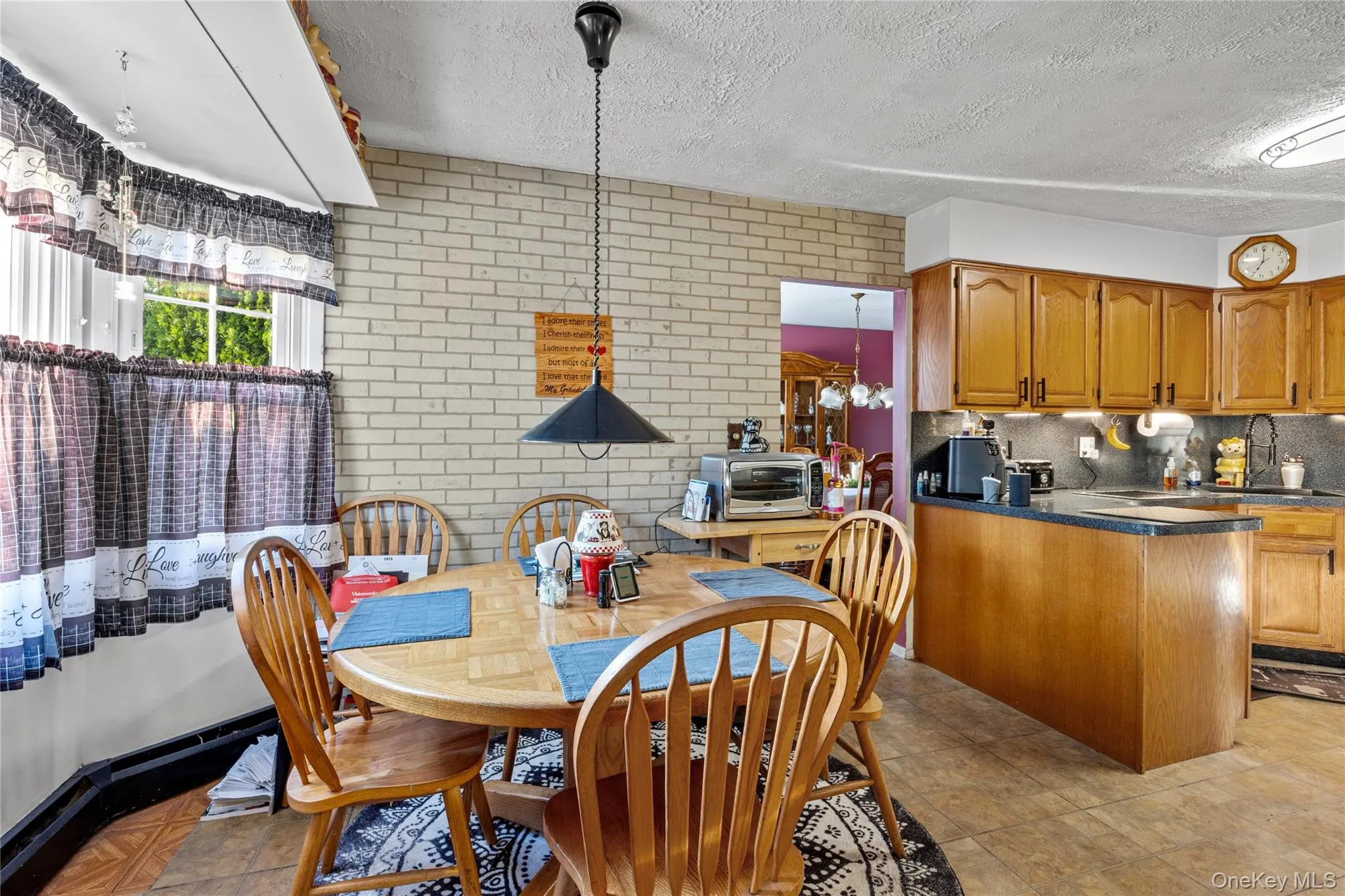 Open Eat In Kitchen area Open Eat In Kitchen area