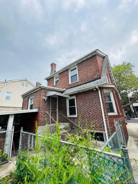 1620 Radcliff Avenue, New York, NY, 3 Bedrooms Bedrooms, 5 Rooms Rooms,1 BathroomBathrooms,Residential,For Rent,Radcliff,0,1009405 1620 Radcliff Avenue, New York, NY, 3 Bedrooms Bedrooms, 5 Rooms Rooms,1 BathroomBathrooms,Residential,For Rent,Radcliff,0,1009405