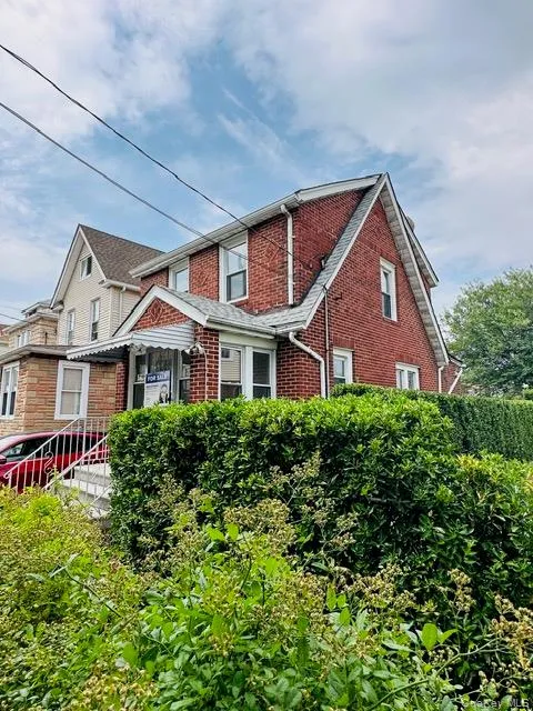 1620 Radcliff Avenue, New York, NY, 3 Bedrooms Bedrooms, 5 Rooms Rooms,1 BathroomBathrooms,Residential,For Rent,Radcliff,0,1009405 1620 Radcliff Avenue, New York, NY, 3 Bedrooms Bedrooms, 5 Rooms Rooms,1 BathroomBathrooms,Residential,For Rent,Radcliff,0,1009405