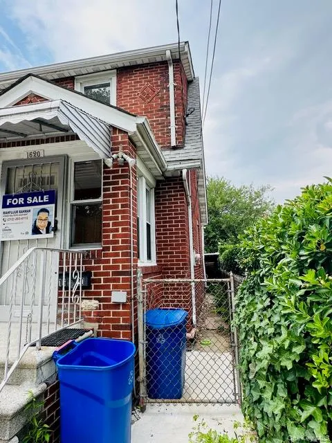 1620 Radcliff Avenue, New York, NY, 3 Bedrooms Bedrooms, 5 Rooms Rooms,1 BathroomBathrooms,Residential,For Rent,Radcliff,0,1009405 1620 Radcliff Avenue, New York, NY, 3 Bedrooms Bedrooms, 5 Rooms Rooms,1 BathroomBathrooms,Residential,For Rent,Radcliff,0,1009405