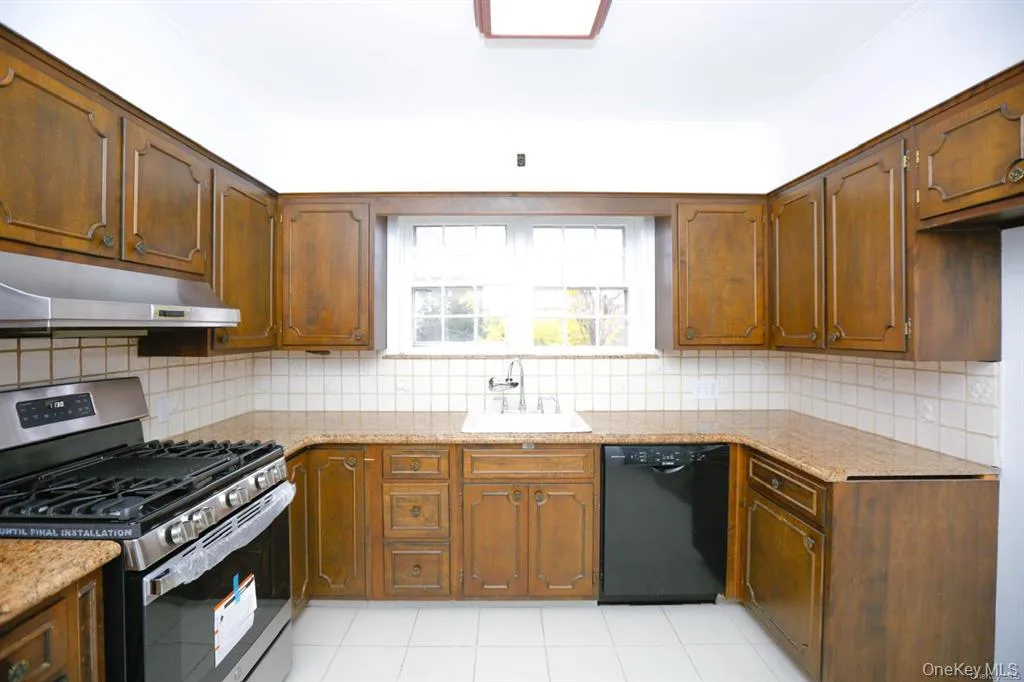 18714 Aberdeen Road, New York, NY, 4 Bedrooms Bedrooms, 9 Rooms Rooms,3 BathroomsBathrooms,Residential,For Rent,Aberdeen,0,1009406 18714 Aberdeen Road, New York, NY, 4 Bedrooms Bedrooms, 9 Rooms Rooms,3 BathroomsBathrooms,Residential,For Rent,Aberdeen,0,1009406