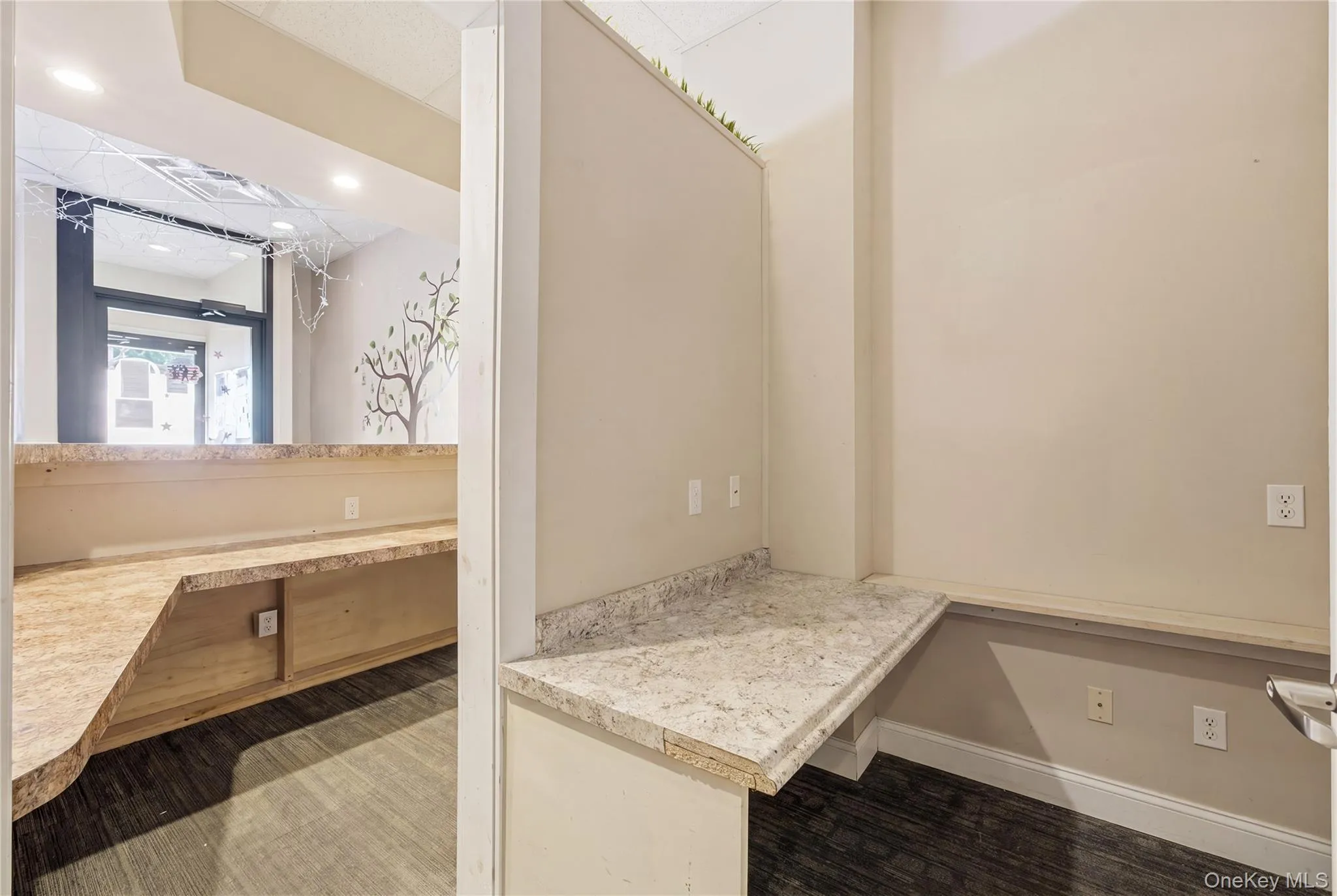 209 Broadway, Babylon, NY, ,Commercial Lease,For Rent,Broadway,0,1009421 209 Broadway, Babylon, NY, ,Commercial Lease,For Rent,Broadway,0,1009421