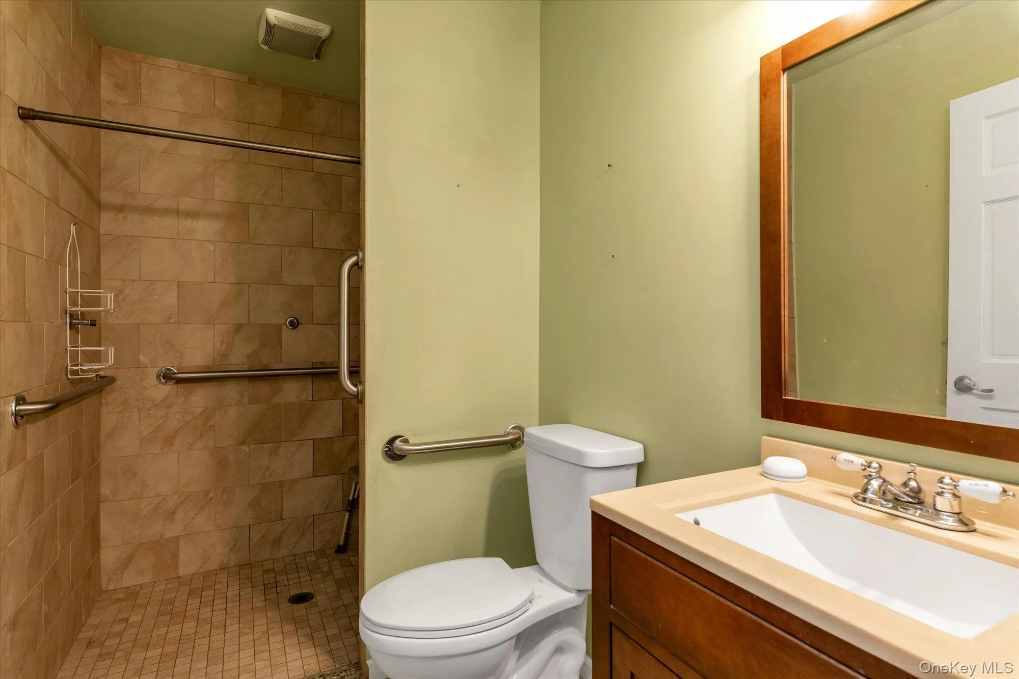 2484 Lindy Road, Hempstead, NY, 4 Bedrooms Bedrooms, 7 Rooms Rooms,1 BathroomBathrooms,Residential,For Rent,Lindy,0,1009426 2484 Lindy Road, Hempstead, NY, 4 Bedrooms Bedrooms, 7 Rooms Rooms,1 BathroomBathrooms,Residential,For Rent,Lindy,0,1009426
