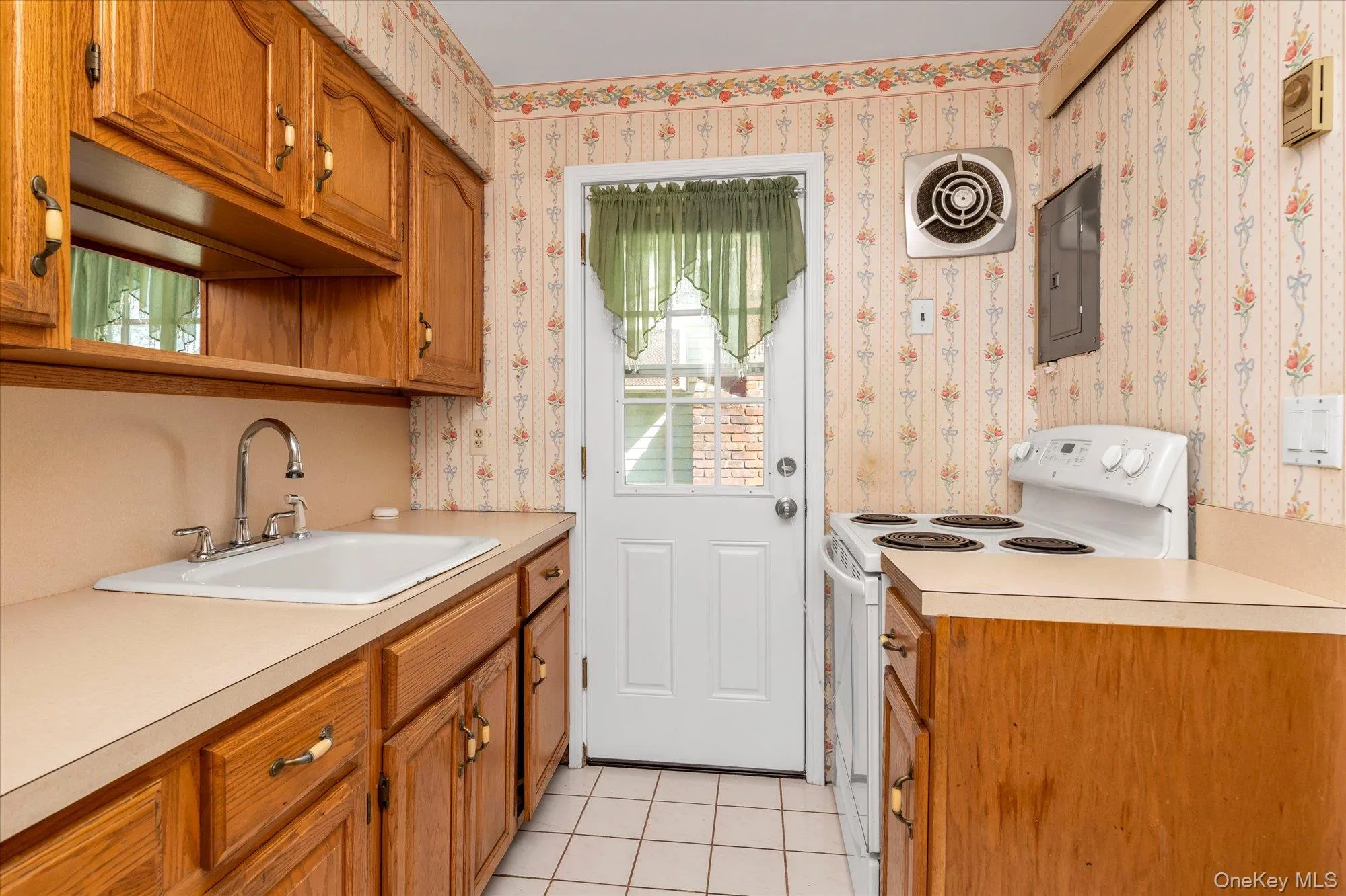 2484 Lindy Road, Hempstead, NY, 4 Bedrooms Bedrooms, 7 Rooms Rooms,1 BathroomBathrooms,Residential,For Rent,Lindy,0,1009426 2484 Lindy Road, Hempstead, NY, 4 Bedrooms Bedrooms, 7 Rooms Rooms,1 BathroomBathrooms,Residential,For Rent,Lindy,0,1009426