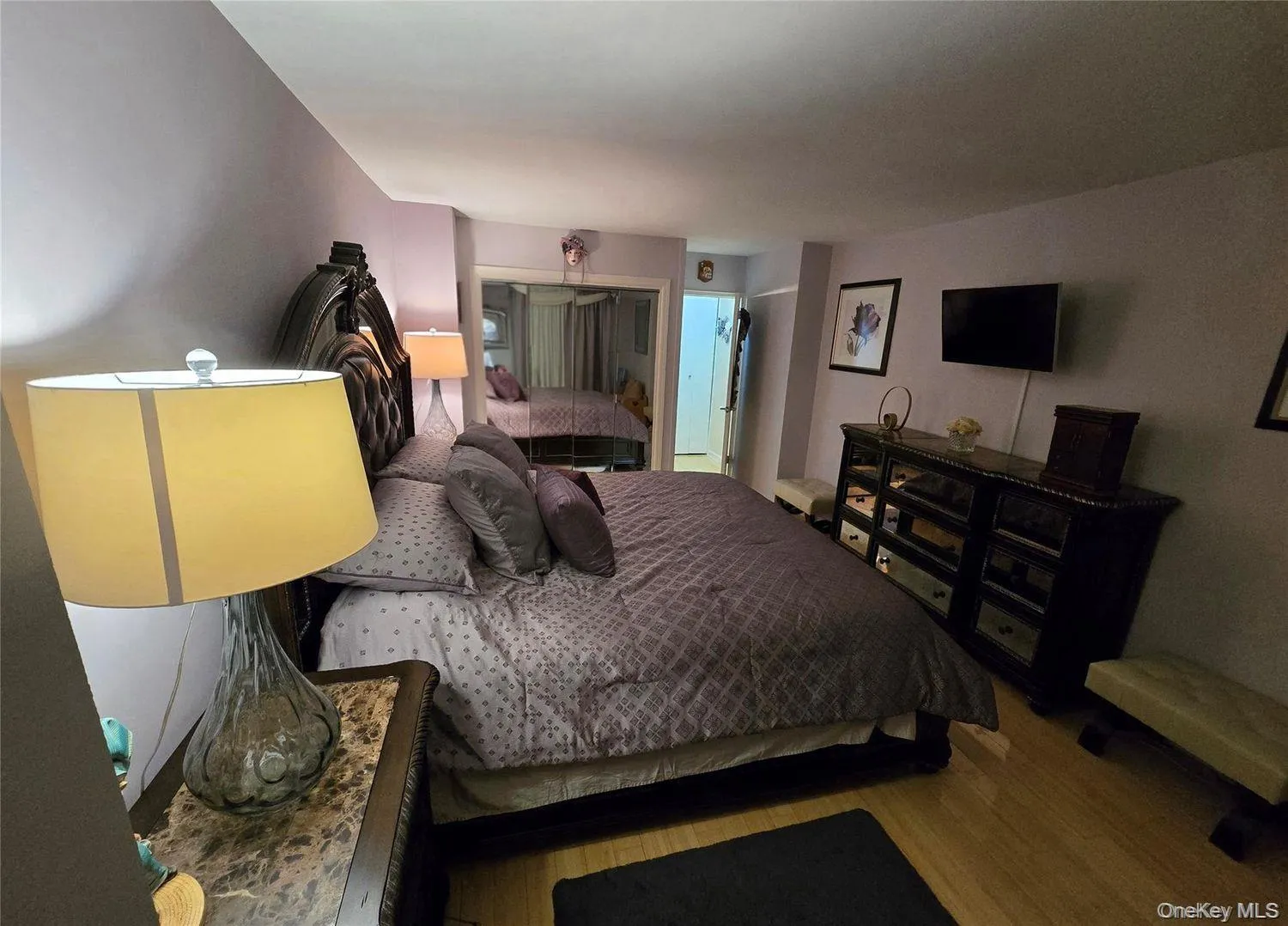 King-size bedroom King-size bedroom