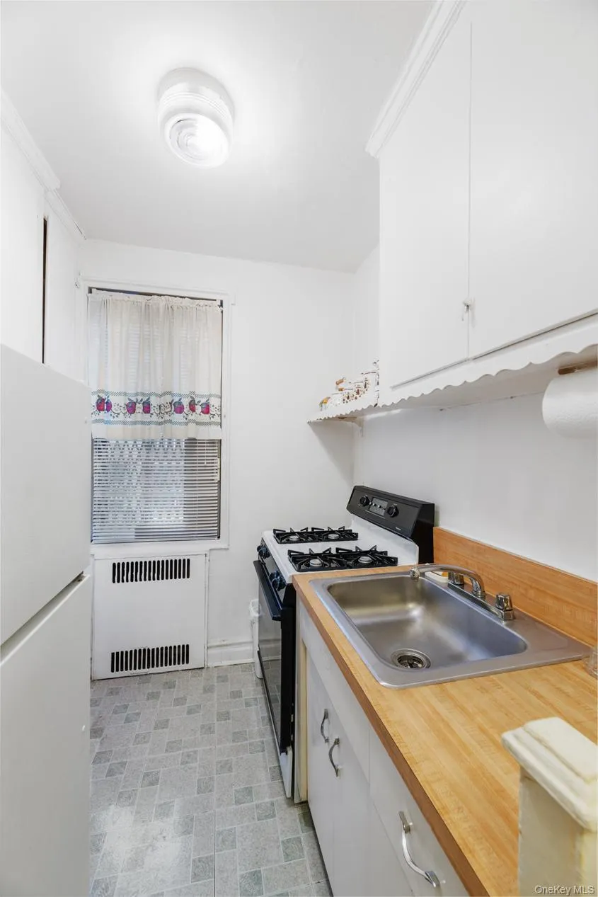 35-16 85th street, New York, NY, 1 Bedroom Bedrooms, 3 Rooms Rooms,1 BathroomBathrooms,Residential,For Rent,85th street,0,1009436 35-16 85th street, New York, NY, 1 Bedroom Bedrooms, 3 Rooms Rooms,1 BathroomBathrooms,Residential,For Rent,85th street,0,1009436