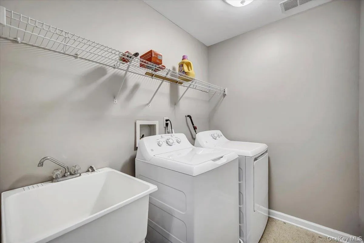 24 Ford Court, Monroe, NY, 3 Bedrooms Bedrooms, 7 Rooms Rooms,2 BathroomsBathrooms,Residential Lease,For Rent,Ford,0,1009441 24 Ford Court, Monroe, NY, 3 Bedrooms Bedrooms, 7 Rooms Rooms,2 BathroomsBathrooms,Residential Lease,For Rent,Ford,0,1009441