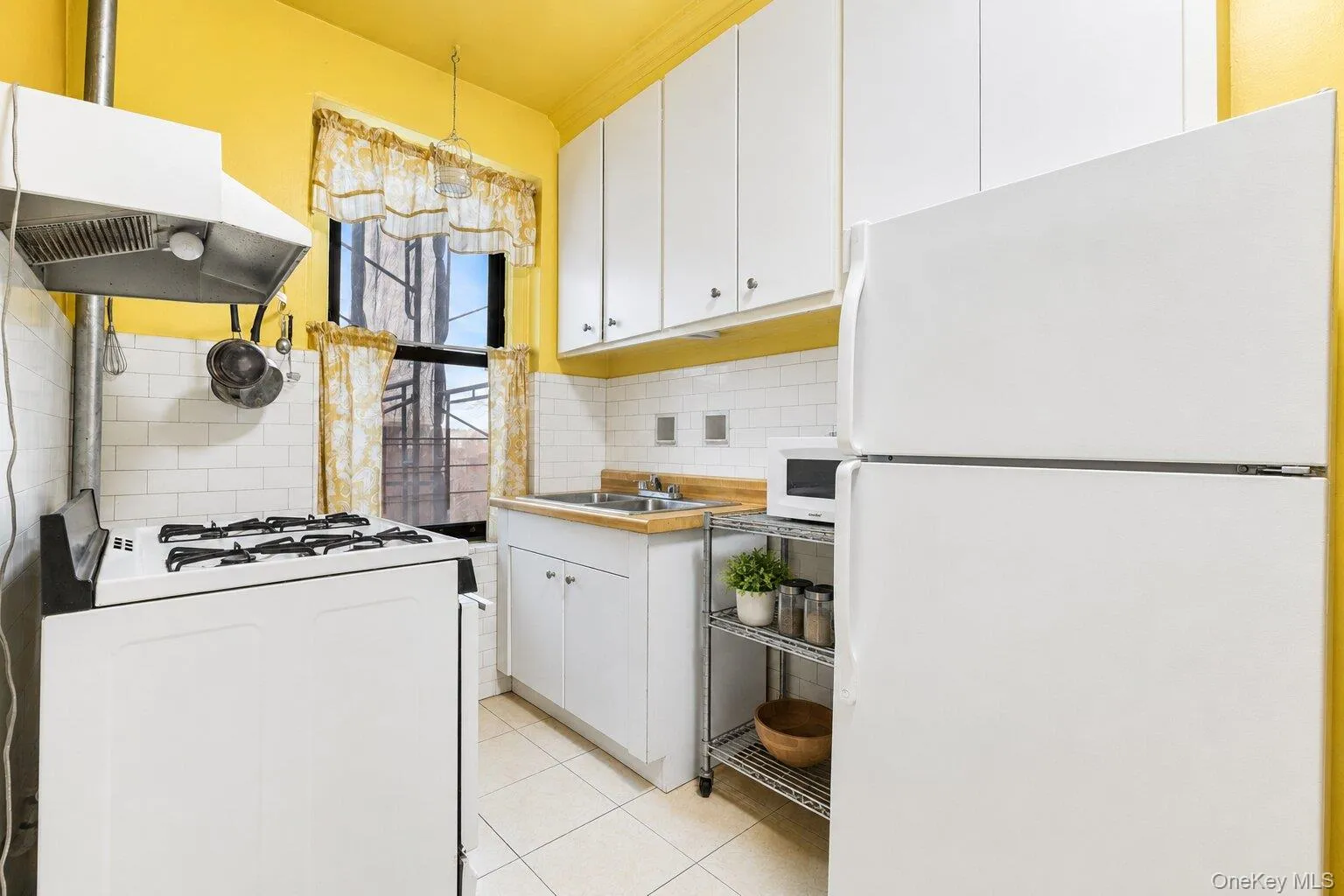 850 Saint Marks Avenue, New York, NY, 3 Bedrooms Bedrooms, 6 Rooms Rooms,1 BathroomBathrooms,Residential,For Rent,Saint Marks,0,1009442 850 Saint Marks Avenue, New York, NY, 3 Bedrooms Bedrooms, 6 Rooms Rooms,1 BathroomBathrooms,Residential,For Rent,Saint Marks,0,1009442