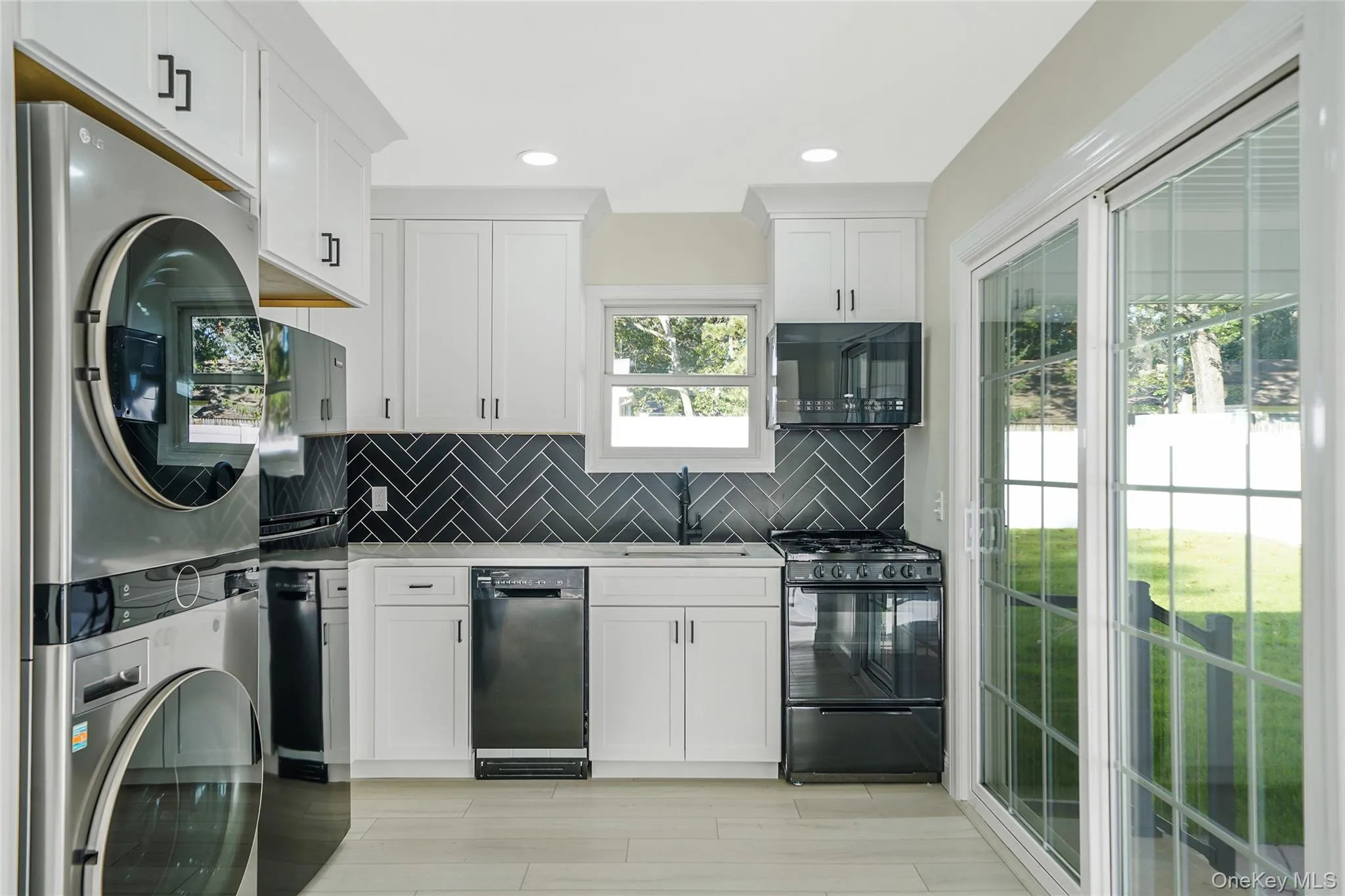 93 Royal Avenue, Riverhead, NY, 2 Bedrooms Bedrooms, 5 Rooms Rooms,1 BathroomBathrooms,Residential,For Rent,Royal,0,1009445 93 Royal Avenue, Riverhead, NY, 2 Bedrooms Bedrooms, 5 Rooms Rooms,1 BathroomBathrooms,Residential,For Rent,Royal,0,1009445