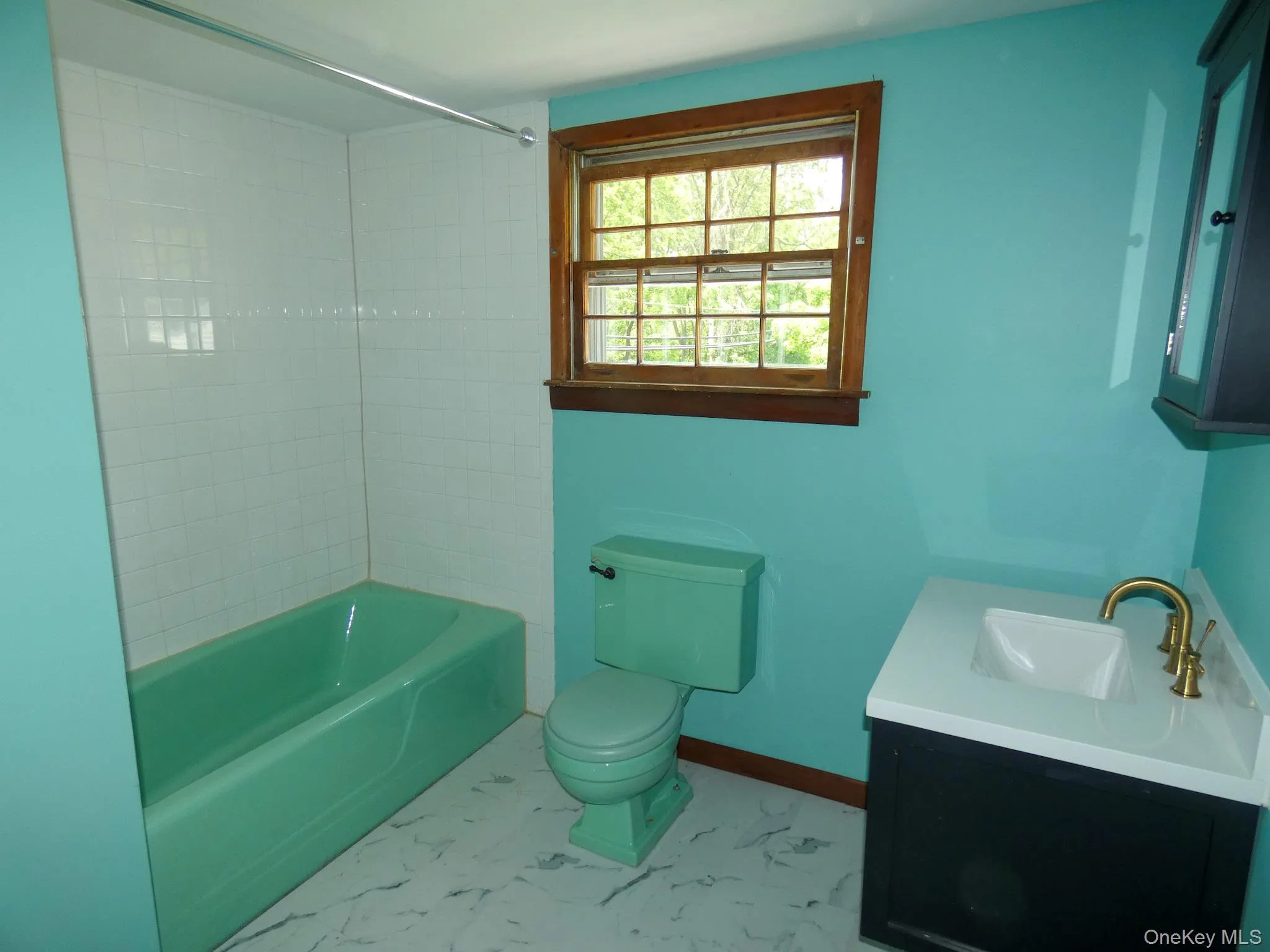 Bath 2nd Fl. New Tile & New Vanity Bath 2nd Fl. New Tile & New Vanity
