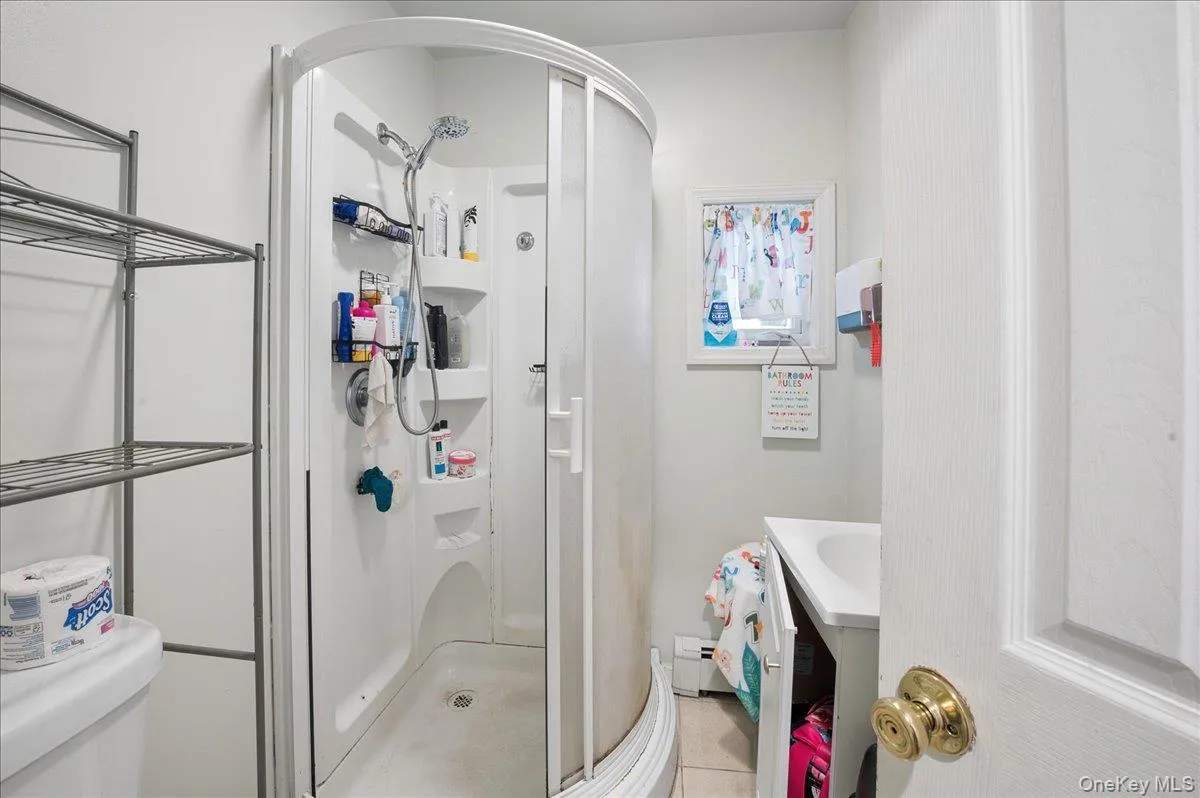 84 Queen Road, Brookhaven, NY, 3 Bedrooms Bedrooms, 5 Rooms Rooms,2 BathroomsBathrooms,Residential,For Rent,Queen,0,1009449 84 Queen Road, Brookhaven, NY, 3 Bedrooms Bedrooms, 5 Rooms Rooms,2 BathroomsBathrooms,Residential,For Rent,Queen,0,1009449