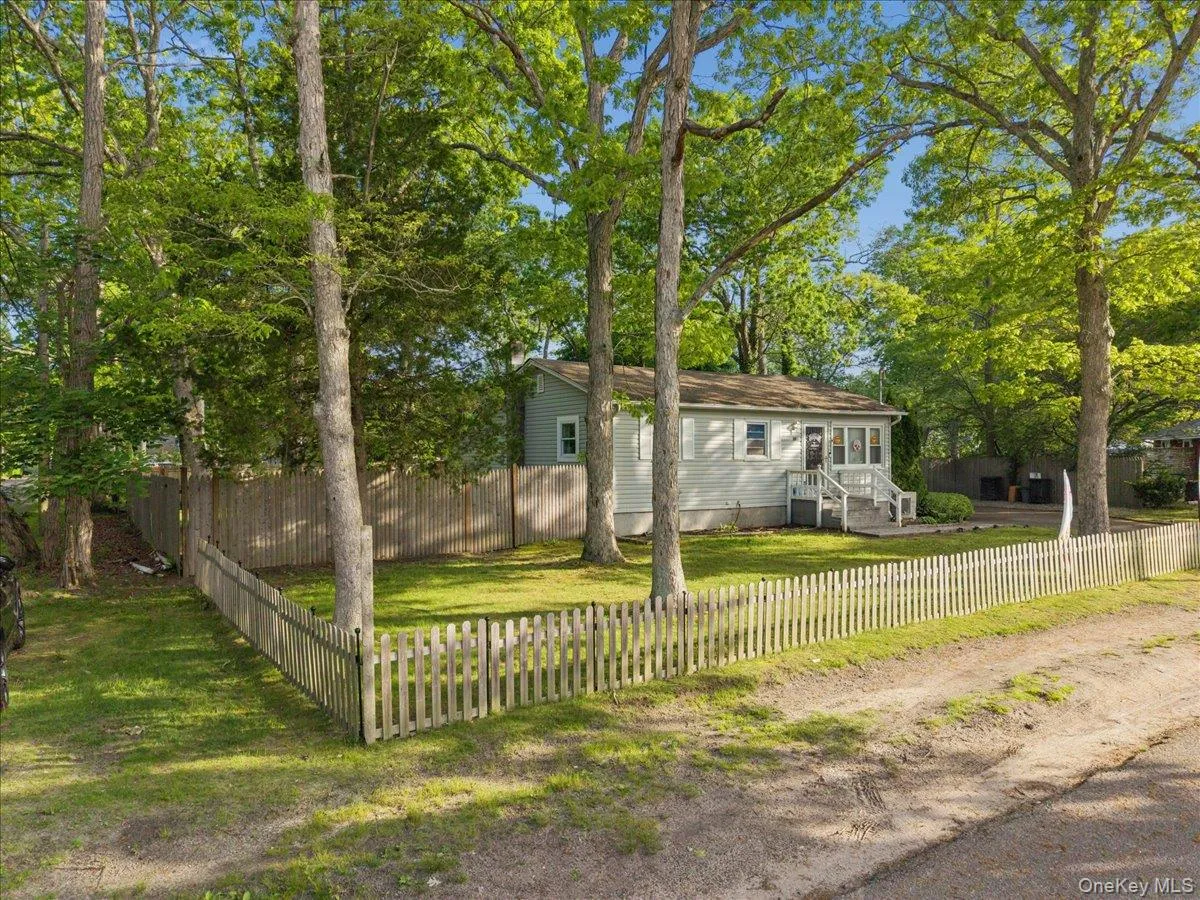 84 Queen Road, Brookhaven, NY, 3 Bedrooms Bedrooms, 5 Rooms Rooms,2 BathroomsBathrooms,Residential,For Rent,Queen,0,1009449 84 Queen Road, Brookhaven, NY, 3 Bedrooms Bedrooms, 5 Rooms Rooms,2 BathroomsBathrooms,Residential,For Rent,Queen,0,1009449