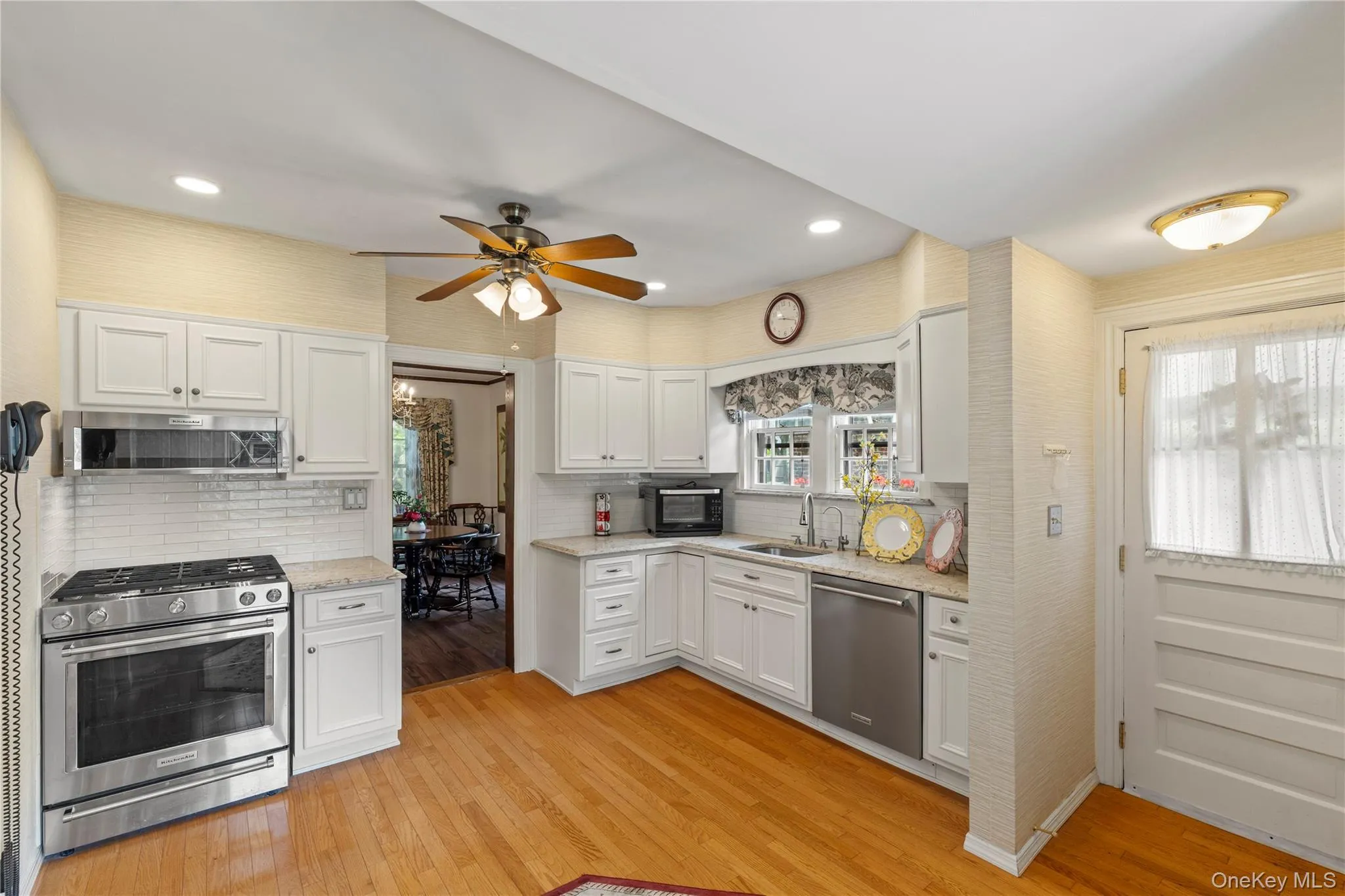 96 Meadow Street, Hempstead, NY, 3 Bedrooms Bedrooms, 6 Rooms Rooms,1 BathroomBathrooms,Residential,For Rent,Meadow,0,1009450 96 Meadow Street, Hempstead, NY, 3 Bedrooms Bedrooms, 6 Rooms Rooms,1 BathroomBathrooms,Residential,For Rent,Meadow,0,1009450