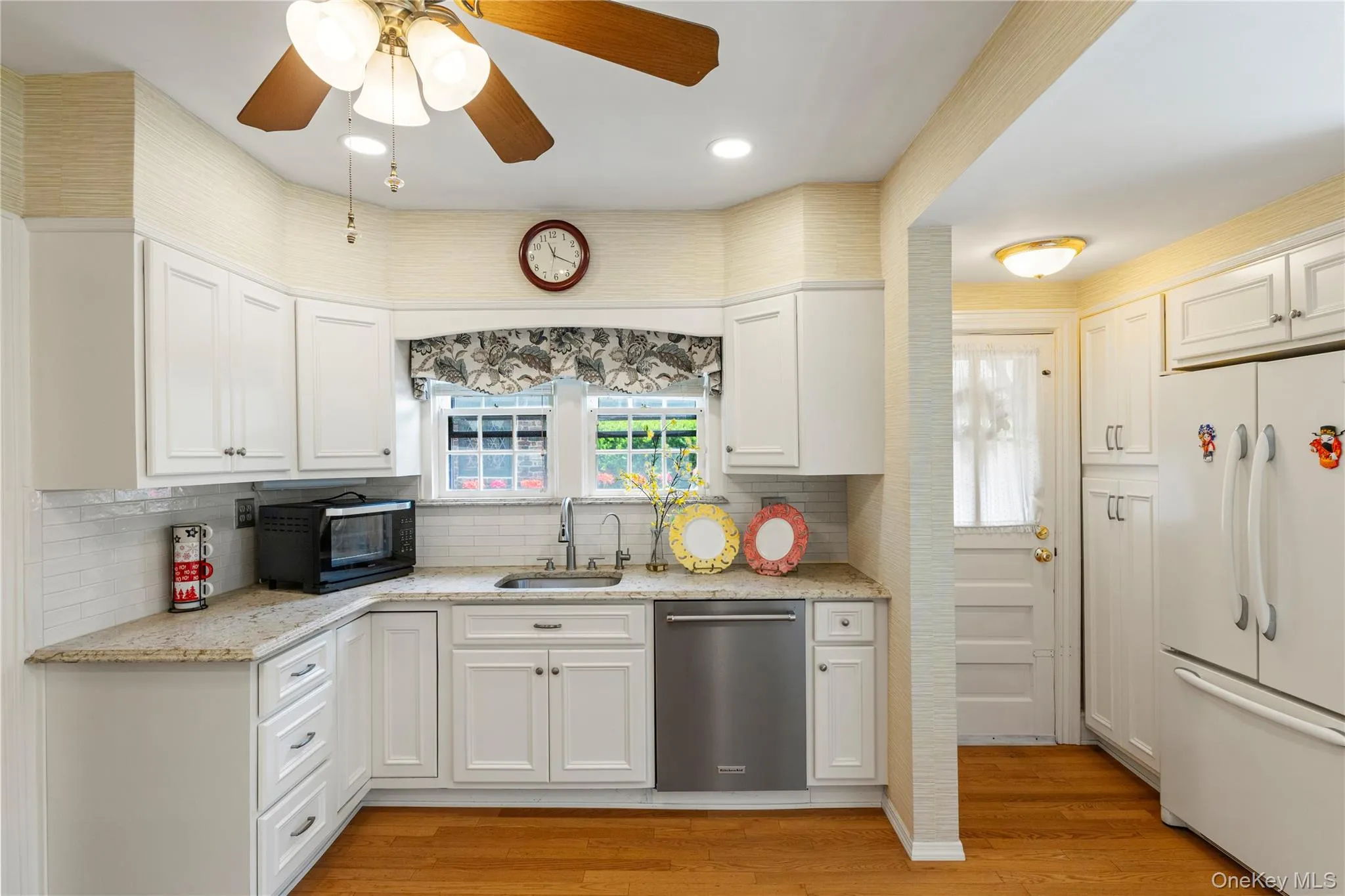 96 Meadow Street, Hempstead, NY, 3 Bedrooms Bedrooms, 6 Rooms Rooms,1 BathroomBathrooms,Residential,For Rent,Meadow,0,1009450 96 Meadow Street, Hempstead, NY, 3 Bedrooms Bedrooms, 6 Rooms Rooms,1 BathroomBathrooms,Residential,For Rent,Meadow,0,1009450