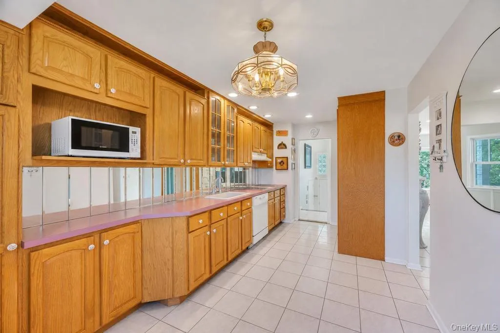 1827 Roberta Lane, Hempstead, NY, 3 Bedrooms Bedrooms, 9 Rooms Rooms,2 BathroomsBathrooms,Residential,For Rent,Roberta,0,1009455 1827 Roberta Lane, Hempstead, NY, 3 Bedrooms Bedrooms, 9 Rooms Rooms,2 BathroomsBathrooms,Residential,For Rent,Roberta,0,1009455