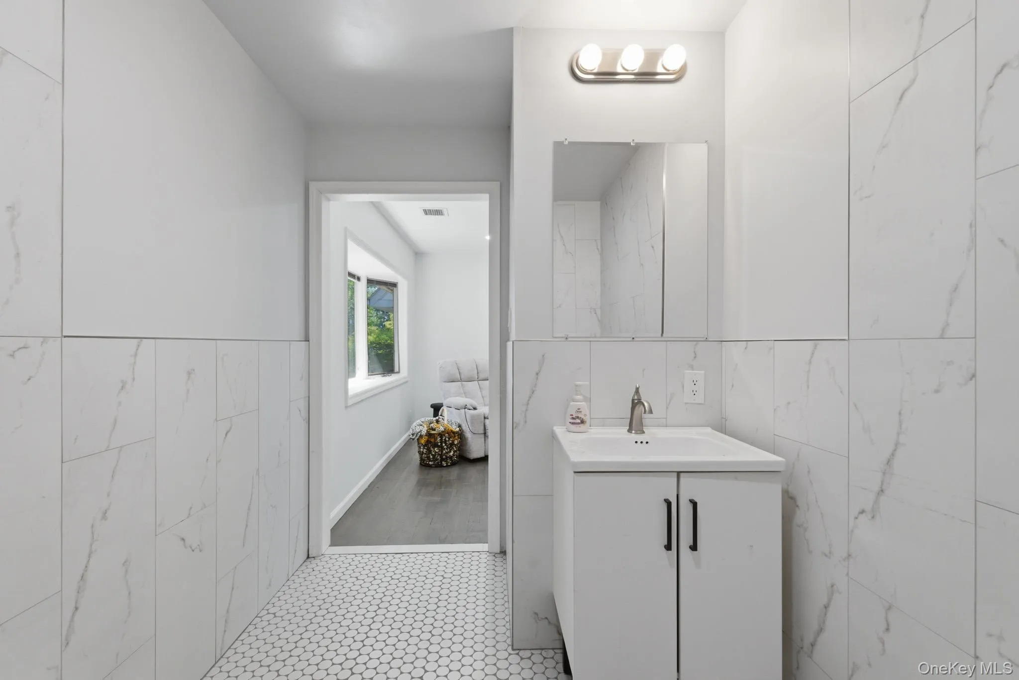 1st Floor Guest Suite Full Bath 1st Floor Guest Suite Full Bath