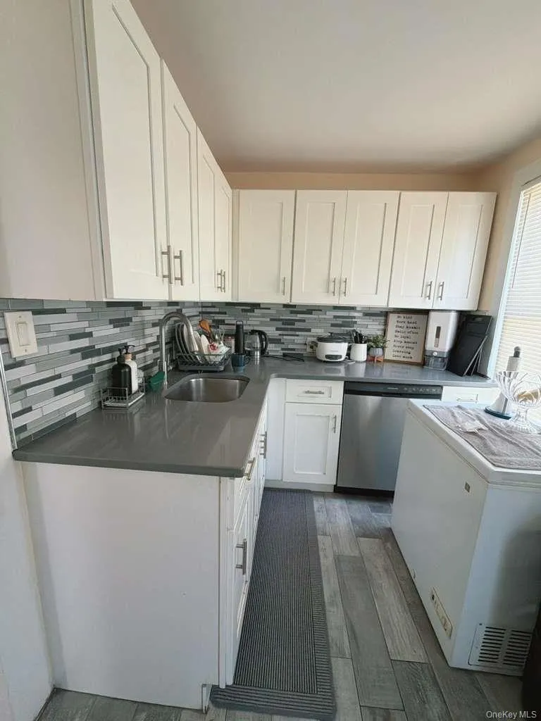 3408 ELY Avenue, New York, NY, 3 Bedrooms Bedrooms, 5 Rooms Rooms,2 BathroomsBathrooms,Residential,For Rent,ELY,0,1009470 3408 ELY Avenue, New York, NY, 3 Bedrooms Bedrooms, 5 Rooms Rooms,2 BathroomsBathrooms,Residential,For Rent,ELY,0,1009470