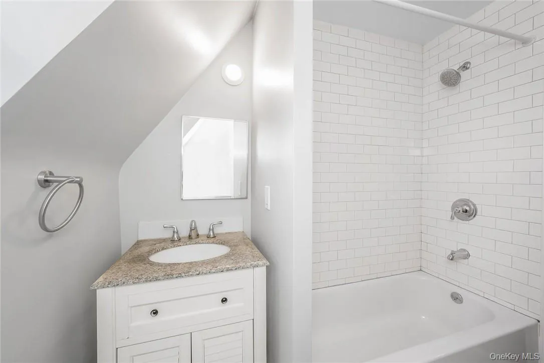 64 Kensington Road, Eastchester, NY, 2 Bedrooms Bedrooms, 4 Rooms Rooms,1 BathroomBathrooms,Residential Lease,For Rent,Kensington,0,1009480 64 Kensington Road, Eastchester, NY, 2 Bedrooms Bedrooms, 4 Rooms Rooms,1 BathroomBathrooms,Residential Lease,For Rent,Kensington,0,1009480