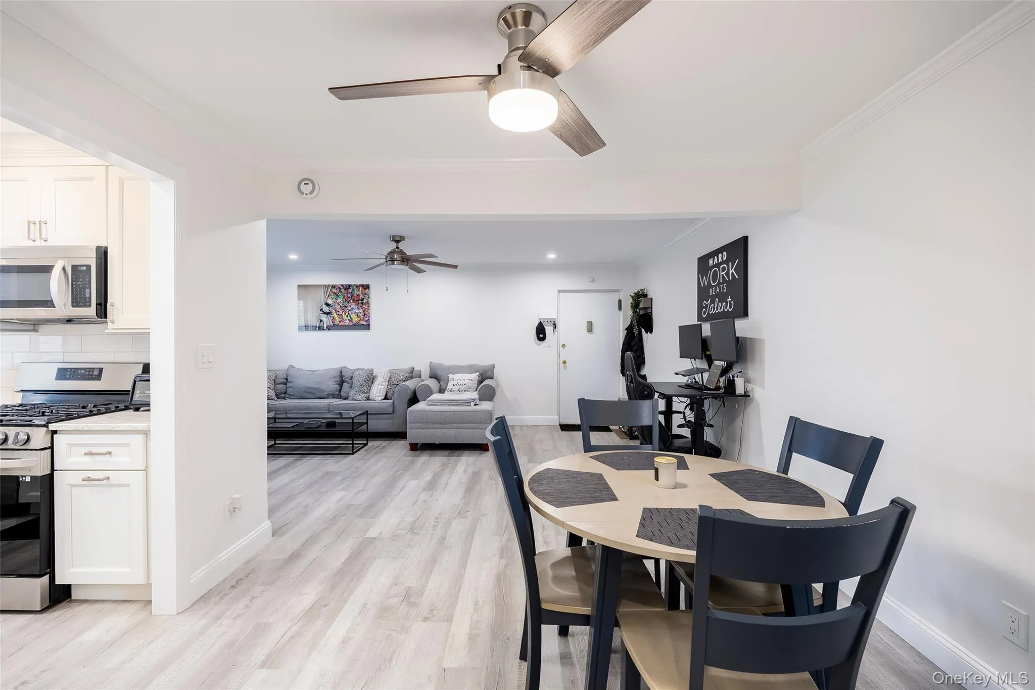 200 Merrick Road, Babylon, NY, 1 Bedroom Bedrooms, 5 Rooms Rooms,1 BathroomBathrooms,Residential,For Rent,Merrick,0,1009484 200 Merrick Road, Babylon, NY, 1 Bedroom Bedrooms, 5 Rooms Rooms,1 BathroomBathrooms,Residential,For Rent,Merrick,0,1009484