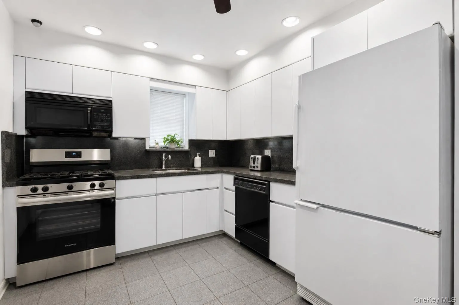 16314 91st Street, New York, NY, 4 Bedrooms Bedrooms, 11 Rooms Rooms,2 BathroomsBathrooms,Residential,For Rent,91st,0,1009495 16314 91st Street, New York, NY, 4 Bedrooms Bedrooms, 11 Rooms Rooms,2 BathroomsBathrooms,Residential,For Rent,91st,0,1009495