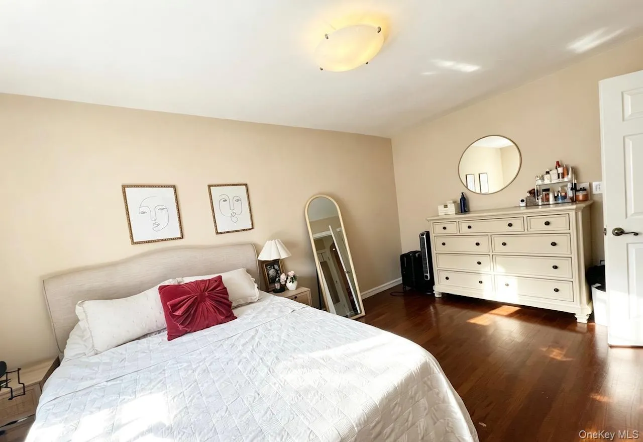 6968 137th Street, New York, NY, 2 Bedrooms Bedrooms, 5 Rooms Rooms,1 BathroomBathrooms,Residential,For Rent,137th,0,1009505 6968 137th Street, New York, NY, 2 Bedrooms Bedrooms, 5 Rooms Rooms,1 BathroomBathrooms,Residential,For Rent,137th,0,1009505
