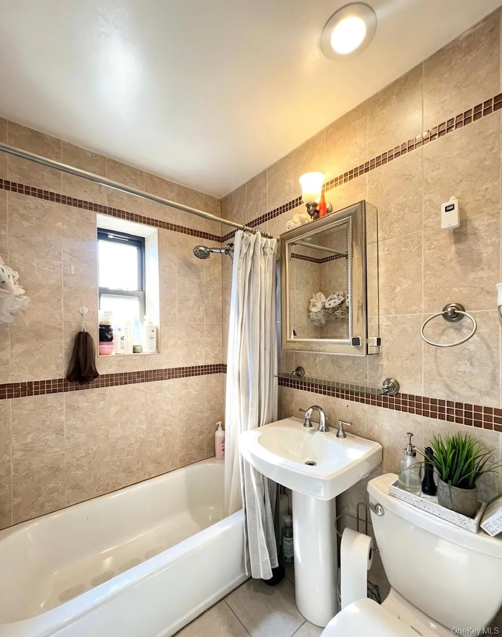 6968 137th Street, New York, NY, 2 Bedrooms Bedrooms, 5 Rooms Rooms,1 BathroomBathrooms,Residential,For Rent,137th,0,1009505 6968 137th Street, New York, NY, 2 Bedrooms Bedrooms, 5 Rooms Rooms,1 BathroomBathrooms,Residential,For Rent,137th,0,1009505