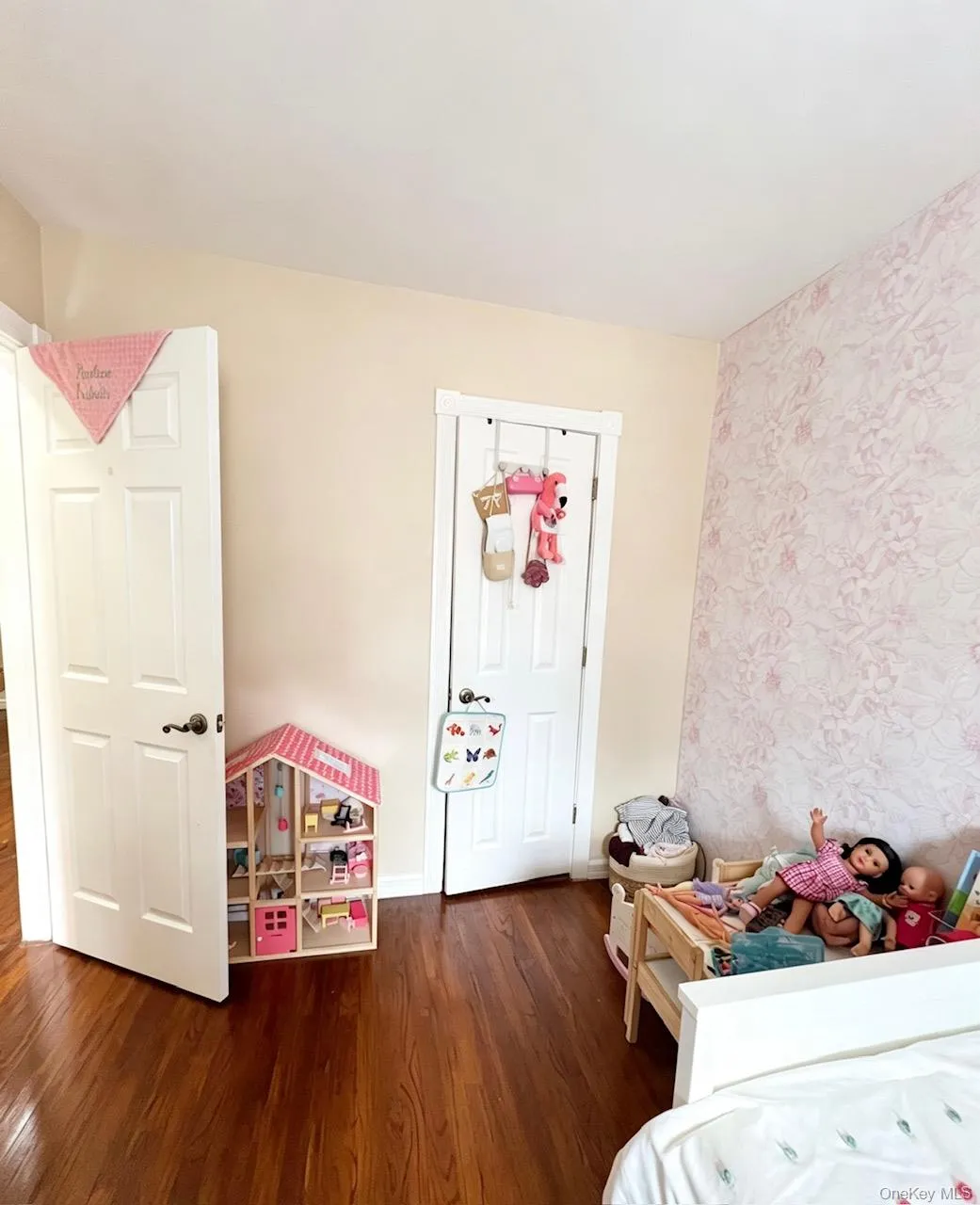 6968 137th Street, New York, NY, 2 Bedrooms Bedrooms, 5 Rooms Rooms,1 BathroomBathrooms,Residential,For Rent,137th,0,1009505 6968 137th Street, New York, NY, 2 Bedrooms Bedrooms, 5 Rooms Rooms,1 BathroomBathrooms,Residential,For Rent,137th,0,1009505