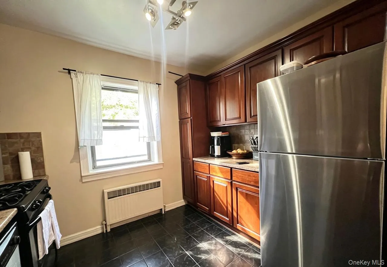 6968 137th Street, New York, NY, 2 Bedrooms Bedrooms, 5 Rooms Rooms,1 BathroomBathrooms,Residential,For Rent,137th,0,1009505 6968 137th Street, New York, NY, 2 Bedrooms Bedrooms, 5 Rooms Rooms,1 BathroomBathrooms,Residential,For Rent,137th,0,1009505