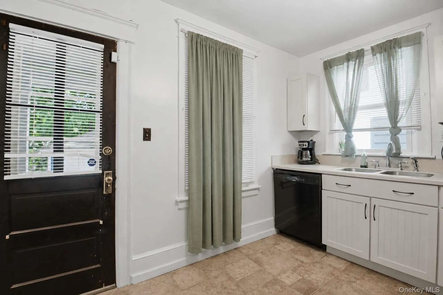118 College Avenue, Poughkeepsie, NY, 3 Bedrooms Bedrooms, 7 Rooms Rooms,1 BathroomBathrooms,Residential,For Rent,College,0,1009506 118 College Avenue, Poughkeepsie, NY, 3 Bedrooms Bedrooms, 7 Rooms Rooms,1 BathroomBathrooms,Residential,For Rent,College,0,1009506