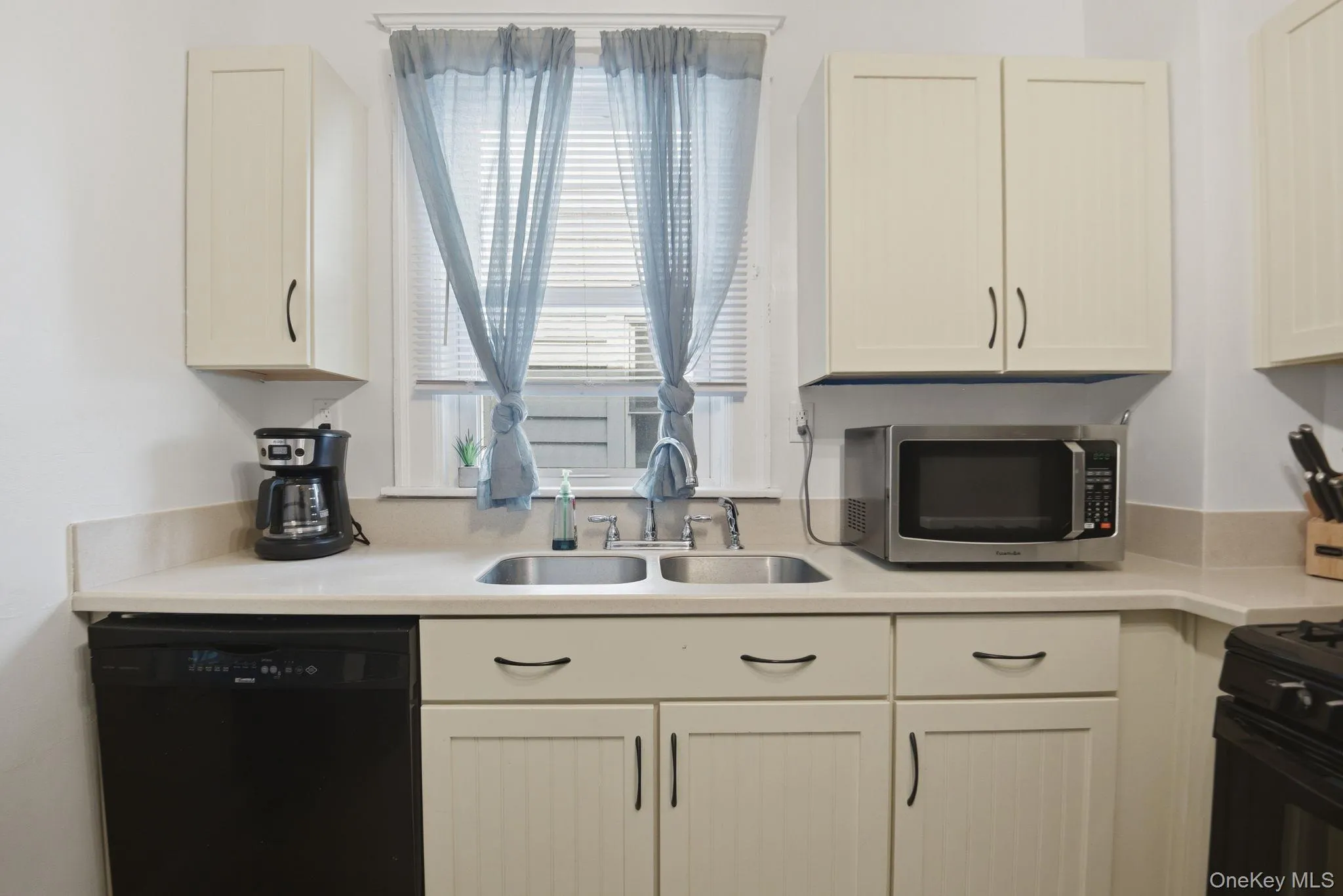 118 College Avenue, Poughkeepsie, NY, 3 Bedrooms Bedrooms, 7 Rooms Rooms,1 BathroomBathrooms,Residential,For Rent,College,0,1009506 118 College Avenue, Poughkeepsie, NY, 3 Bedrooms Bedrooms, 7 Rooms Rooms,1 BathroomBathrooms,Residential,For Rent,College,0,1009506