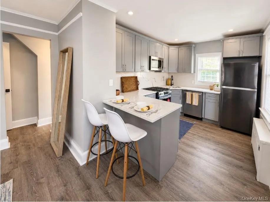 158 Cleveland Avenue, North Hempstead, NY, 1 Bedroom Bedrooms, 3 Rooms Rooms,1 BathroomBathrooms,Residential Lease,For Rent,Cleveland,0,1009516 158 Cleveland Avenue, North Hempstead, NY, 1 Bedroom Bedrooms, 3 Rooms Rooms,1 BathroomBathrooms,Residential Lease,For Rent,Cleveland,0,1009516