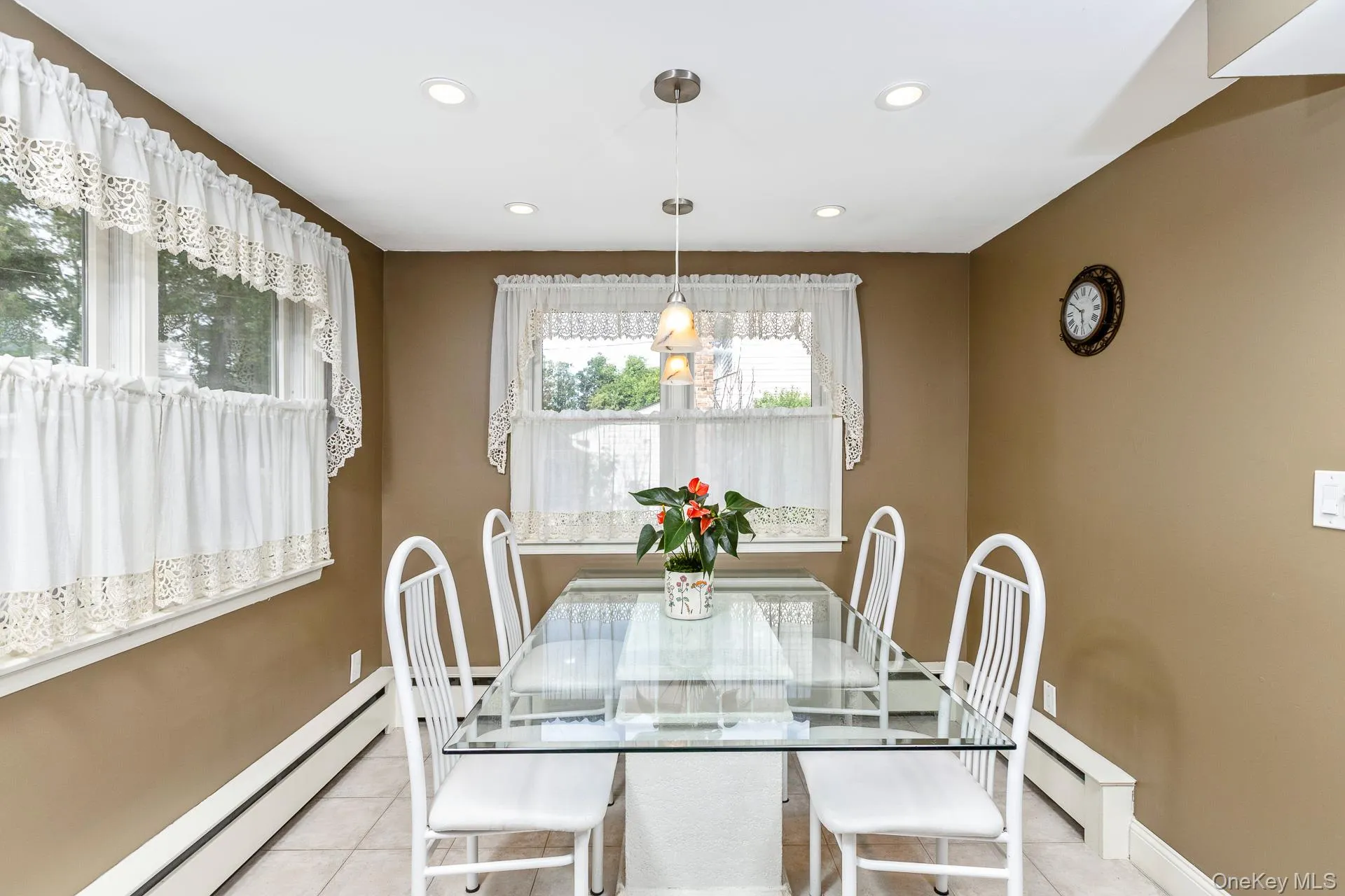 19 Knoll Lane, Smithtown, NY, 4 Bedrooms Bedrooms, 8 Rooms Rooms,2 BathroomsBathrooms,Residential,For Rent,Knoll,0,1009532 19 Knoll Lane, Smithtown, NY, 4 Bedrooms Bedrooms, 8 Rooms Rooms,2 BathroomsBathrooms,Residential,For Rent,Knoll,0,1009532
