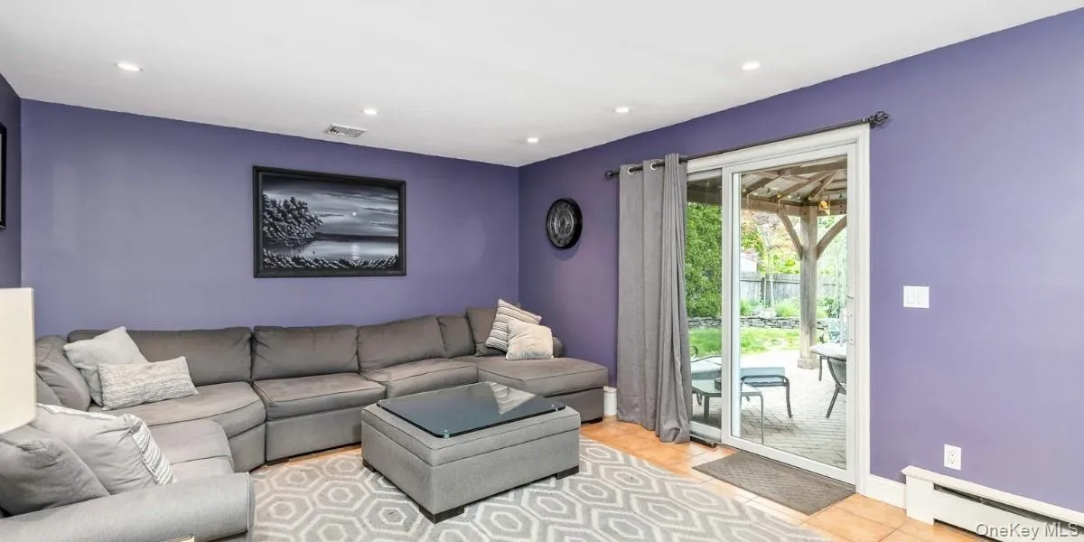 19 Knoll Lane, Smithtown, NY, 4 Bedrooms Bedrooms, 8 Rooms Rooms,2 BathroomsBathrooms,Residential,For Rent,Knoll,0,1009532 19 Knoll Lane, Smithtown, NY, 4 Bedrooms Bedrooms, 8 Rooms Rooms,2 BathroomsBathrooms,Residential,For Rent,Knoll,0,1009532